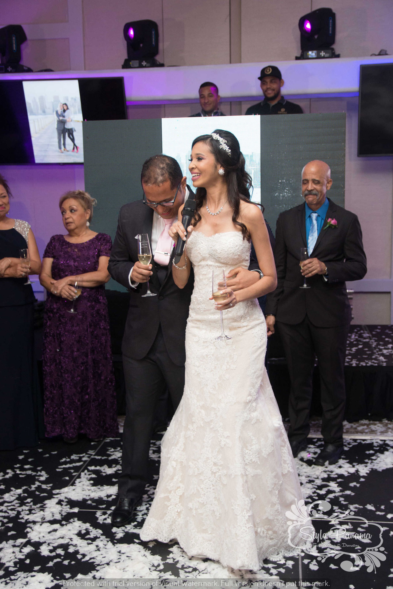 18. La novio dio sus palabras para agradecer a todos que están presentes en su boda