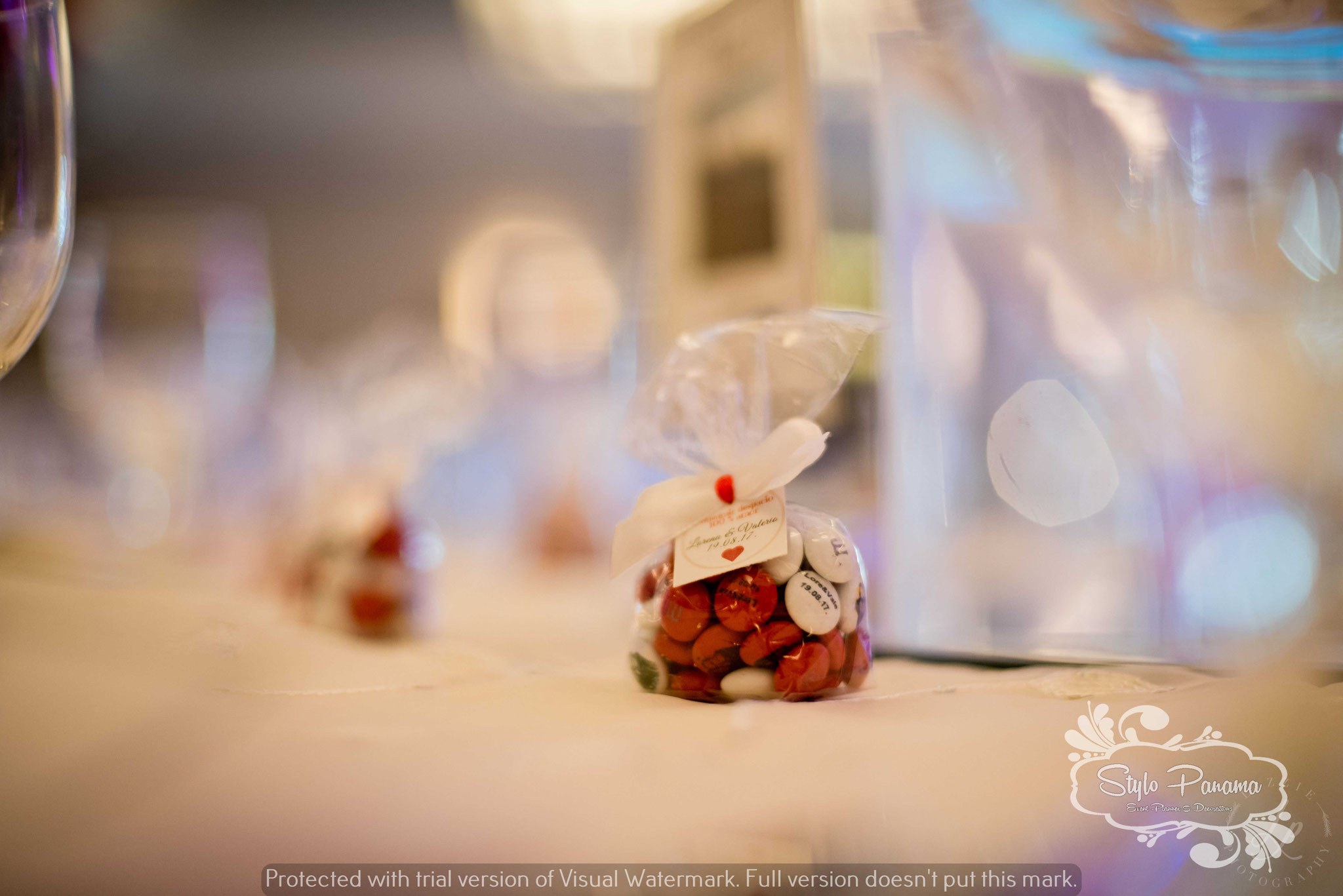 Chocolates M&M personalizados con la fecha, caras y frases de los novios de los colores de la boda.