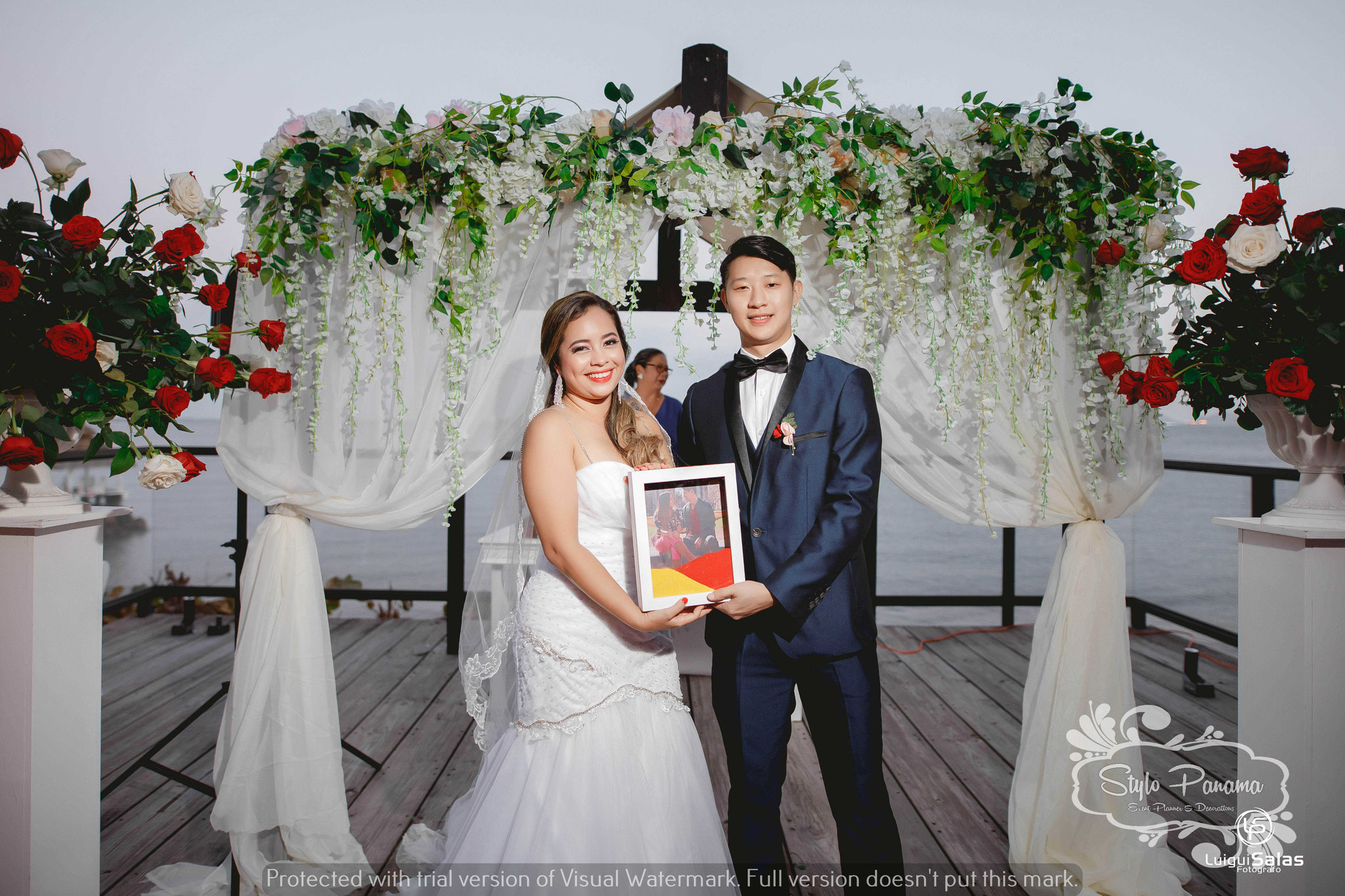 Al finalizar el rito matrimonial de las arenas