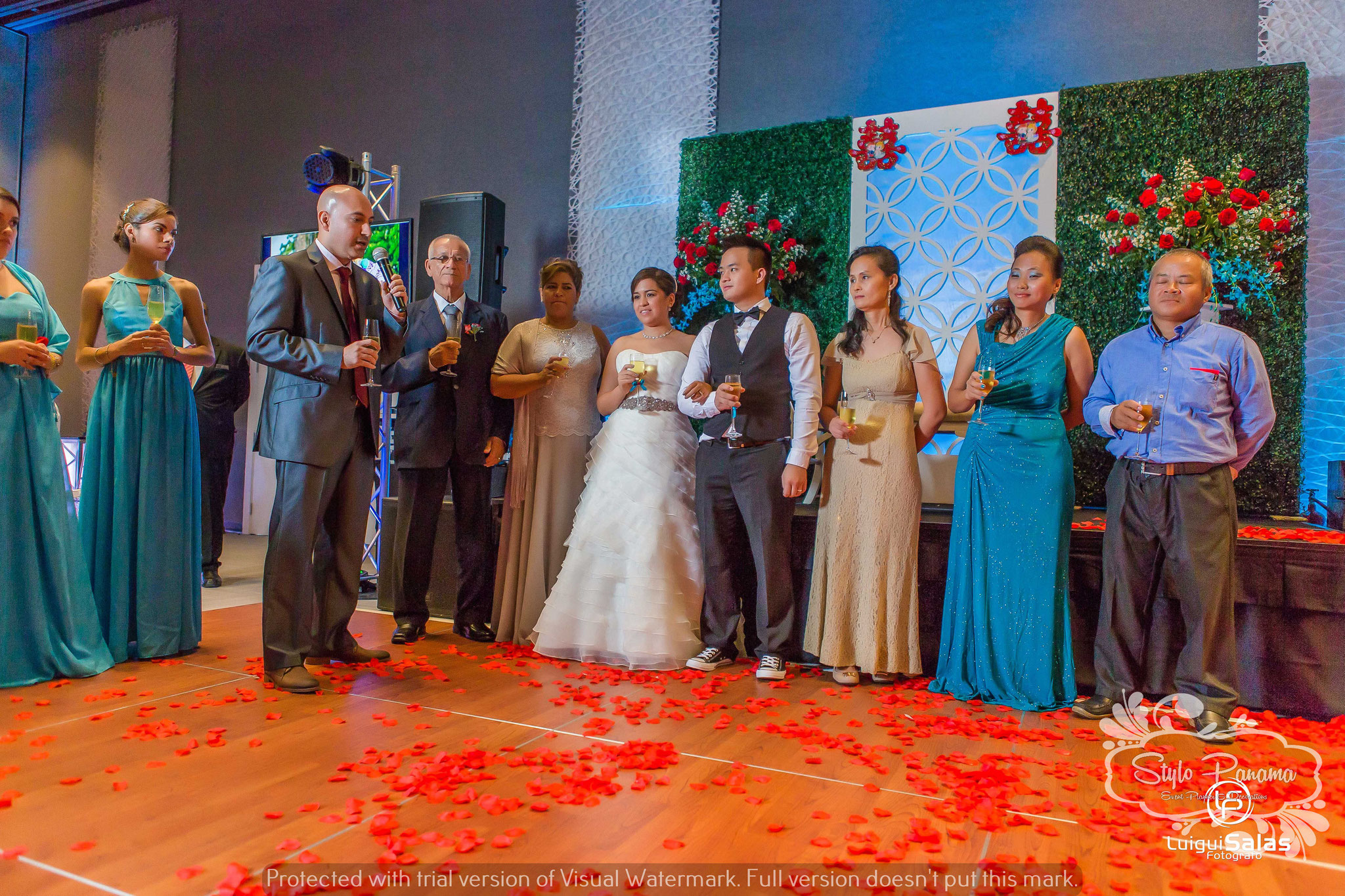 4. El Padrino de boda, dio las palabras por parte de la familia de la novia