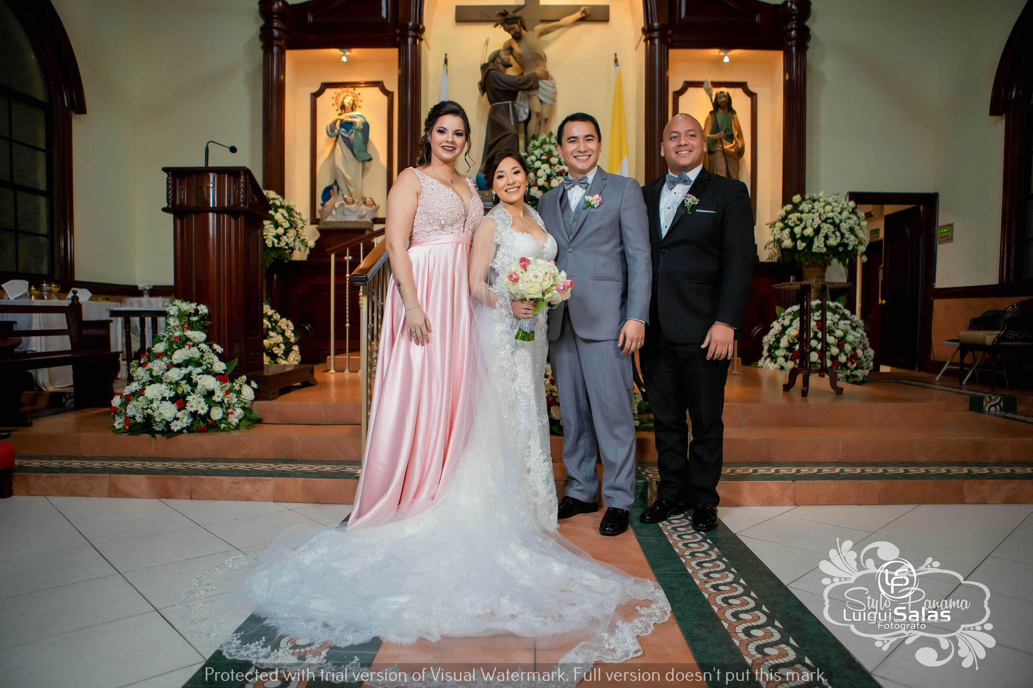 11. Esposos con los testigos de su boda
