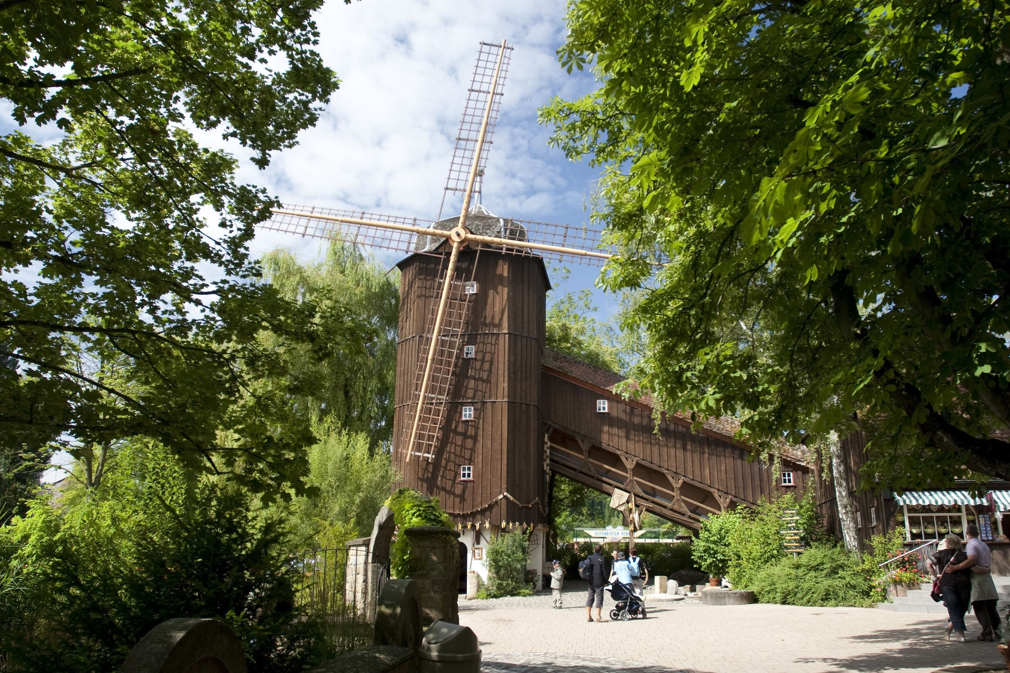 Die Altweibermühle ist Ursprung und Wahrzeichen von Tripsdrill