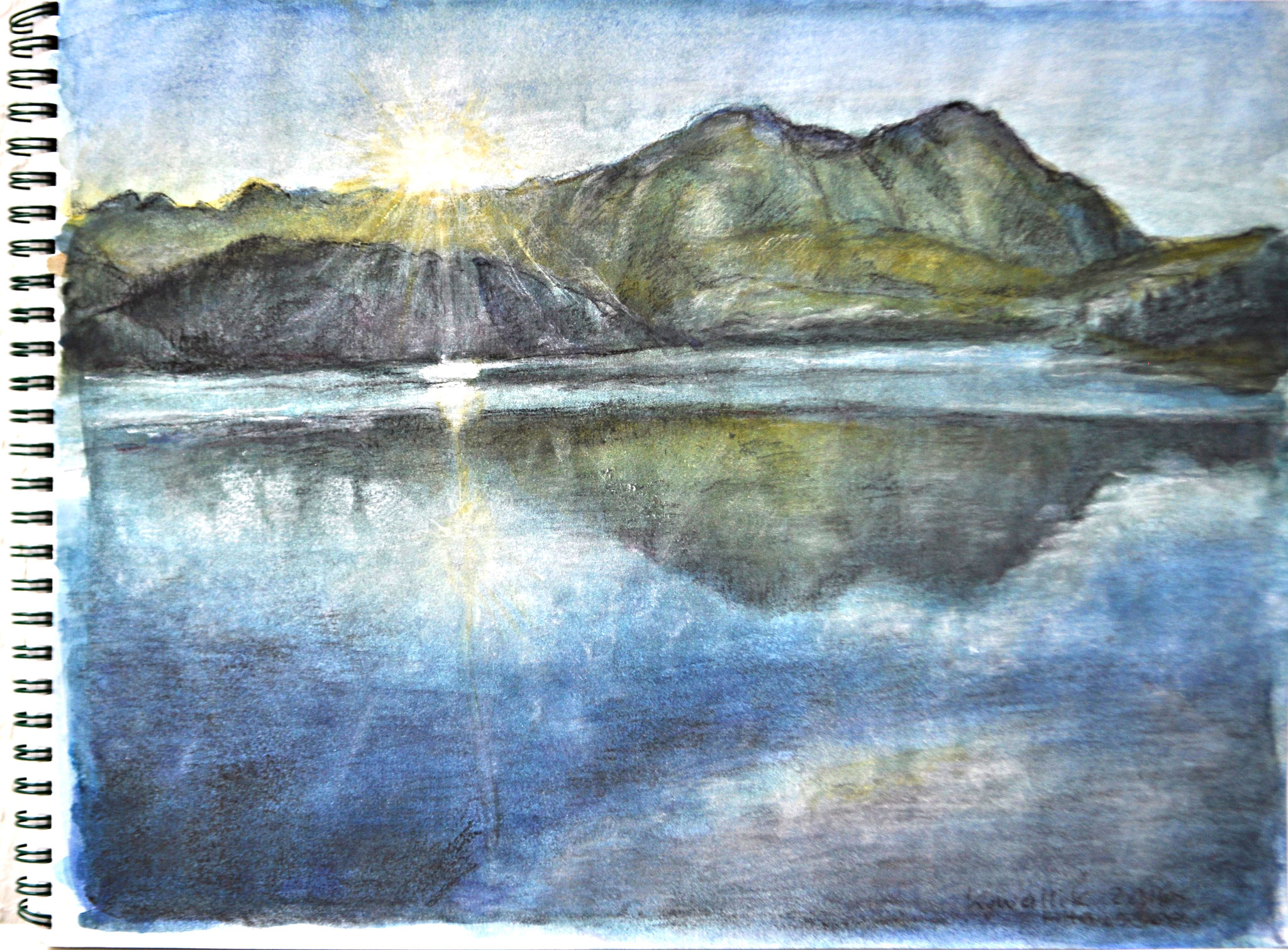 Sonnenuntergang mit Spiegelung am Altausseer See. Steirisches Salzkammergut. Skizze. Aquarell und Kohle auf Papier, 2016. Format: 32 x 24 cm