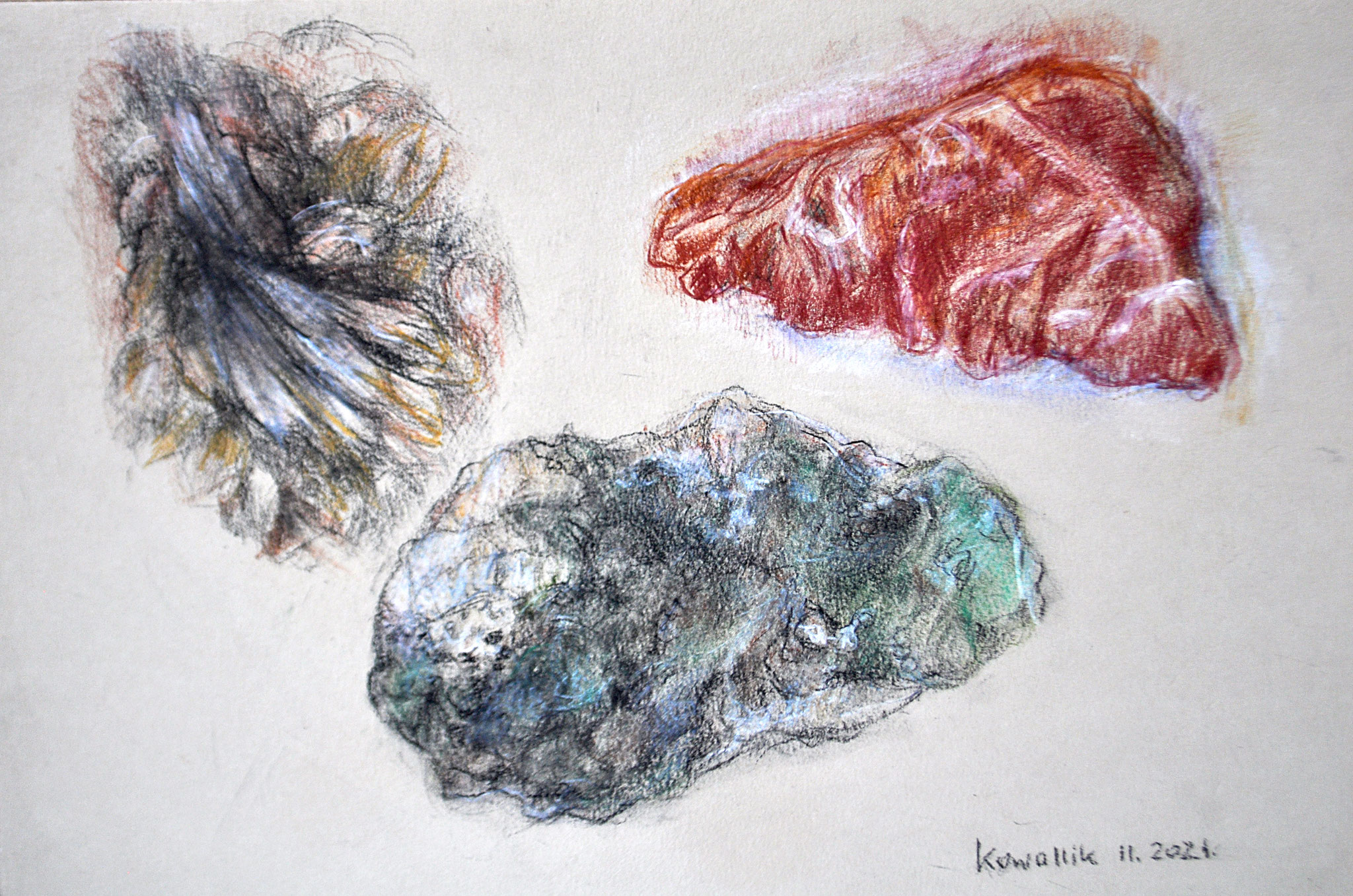 Bunte Steine. Kohle und Farbkreide auf getöntem Papier, 2021. Format: 29,7 x 21 cm