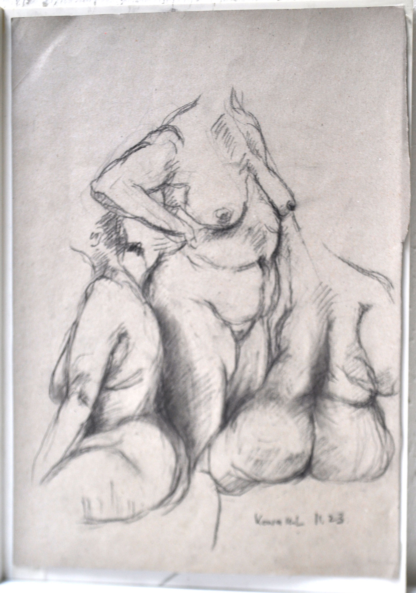 3 Frauentorso. Kohle auf Packpapier, 2023. Format: 29,5 x 42 cm