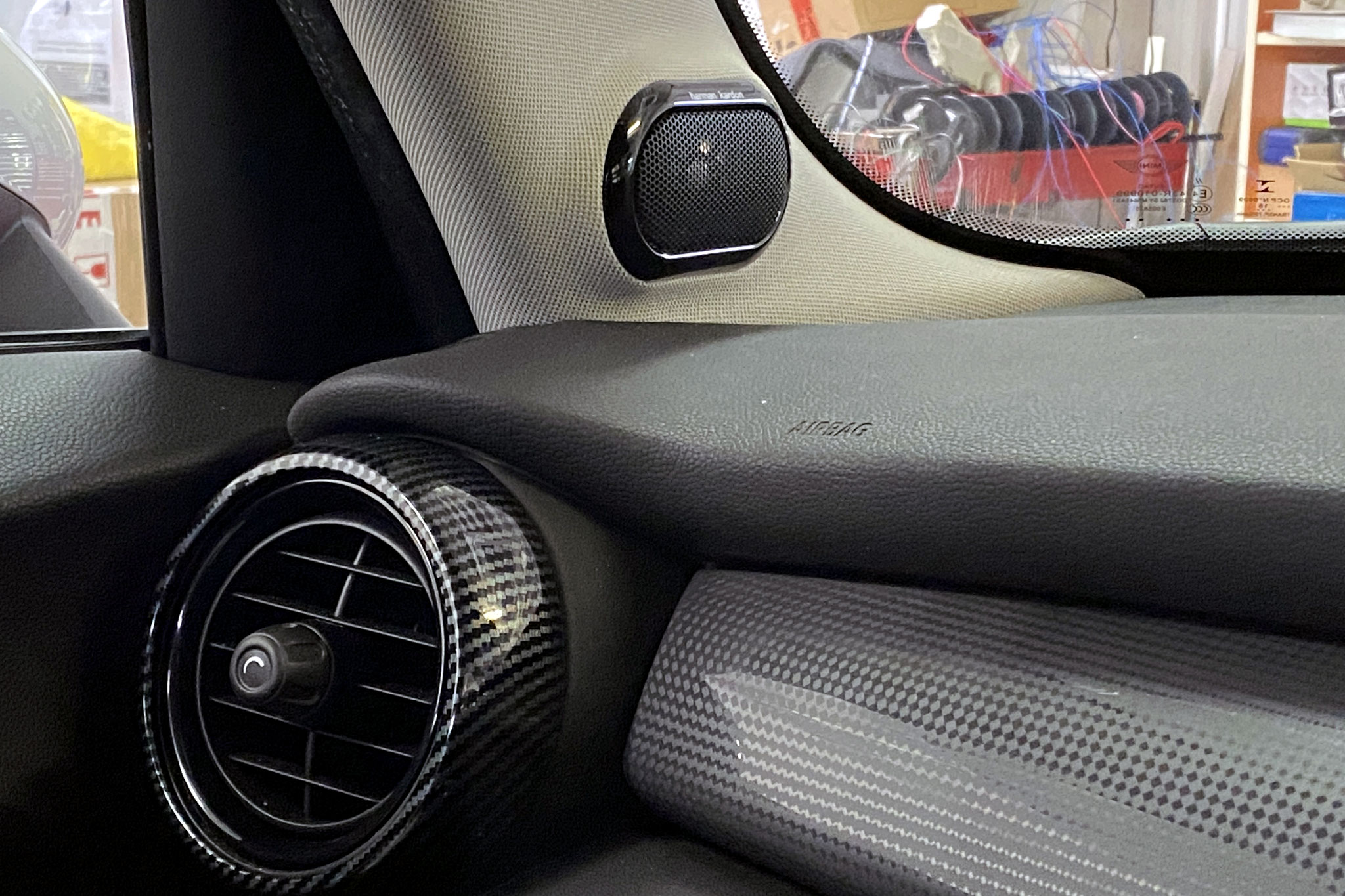BMW MINI F55 クーパー 純正ハーマンカードンツイーター取付+ BMW MINI F55 クーパー 純正ハーマンカードンツイーター取付+