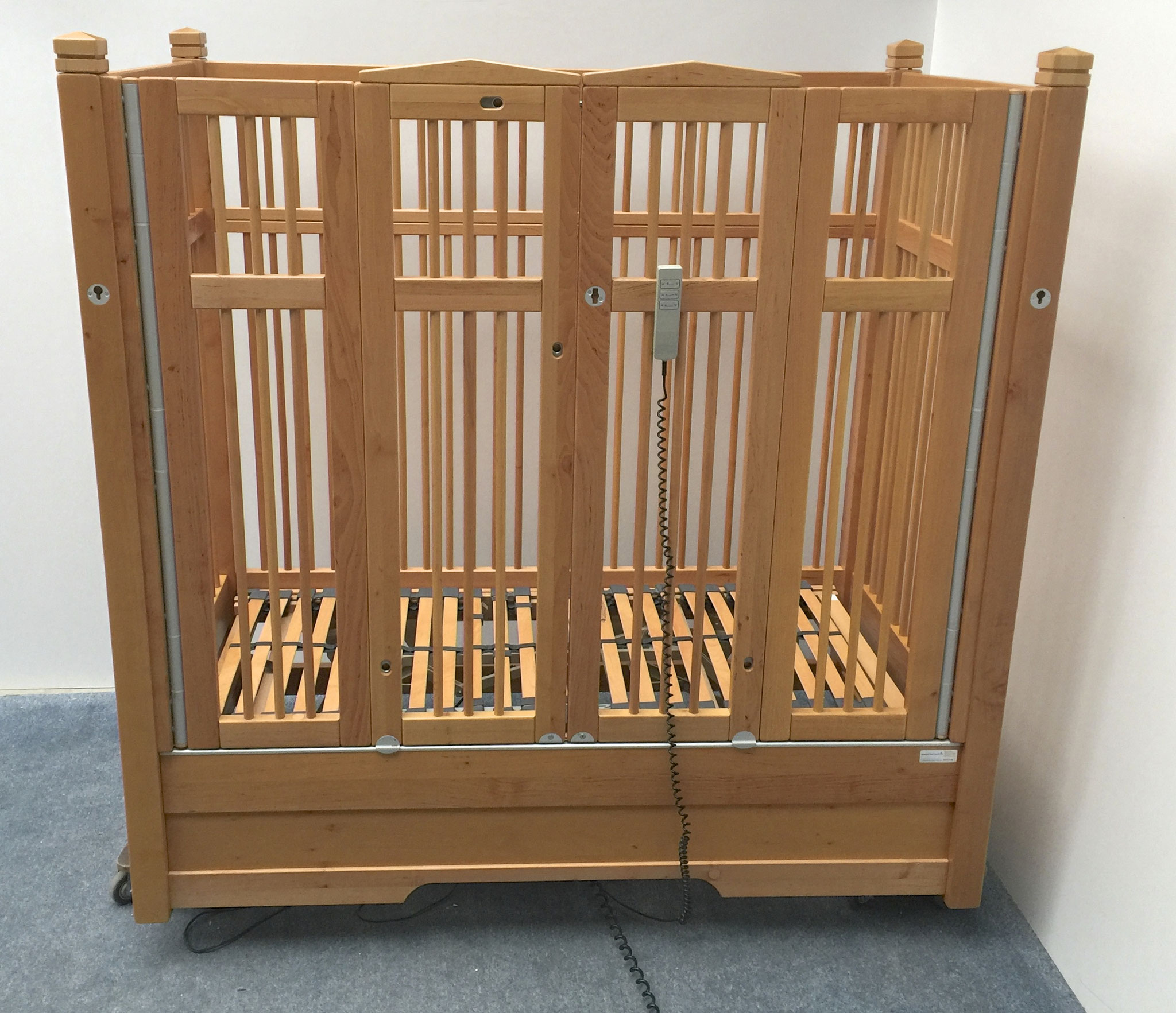 KayserBetten mit hohen Gittern