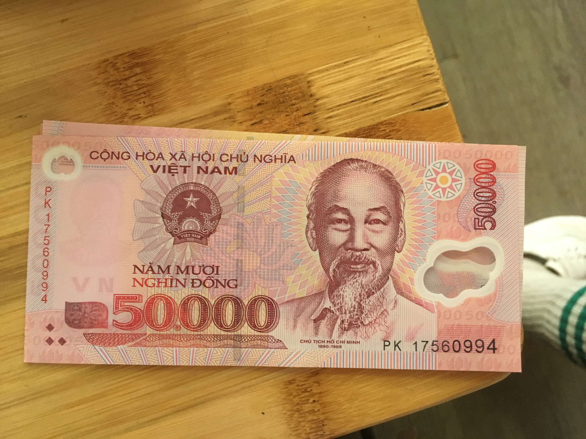In Vietnam zahlt man mit vietnamesischen Dong. 50.000 Dong sind etwas mehr als zwei Euro