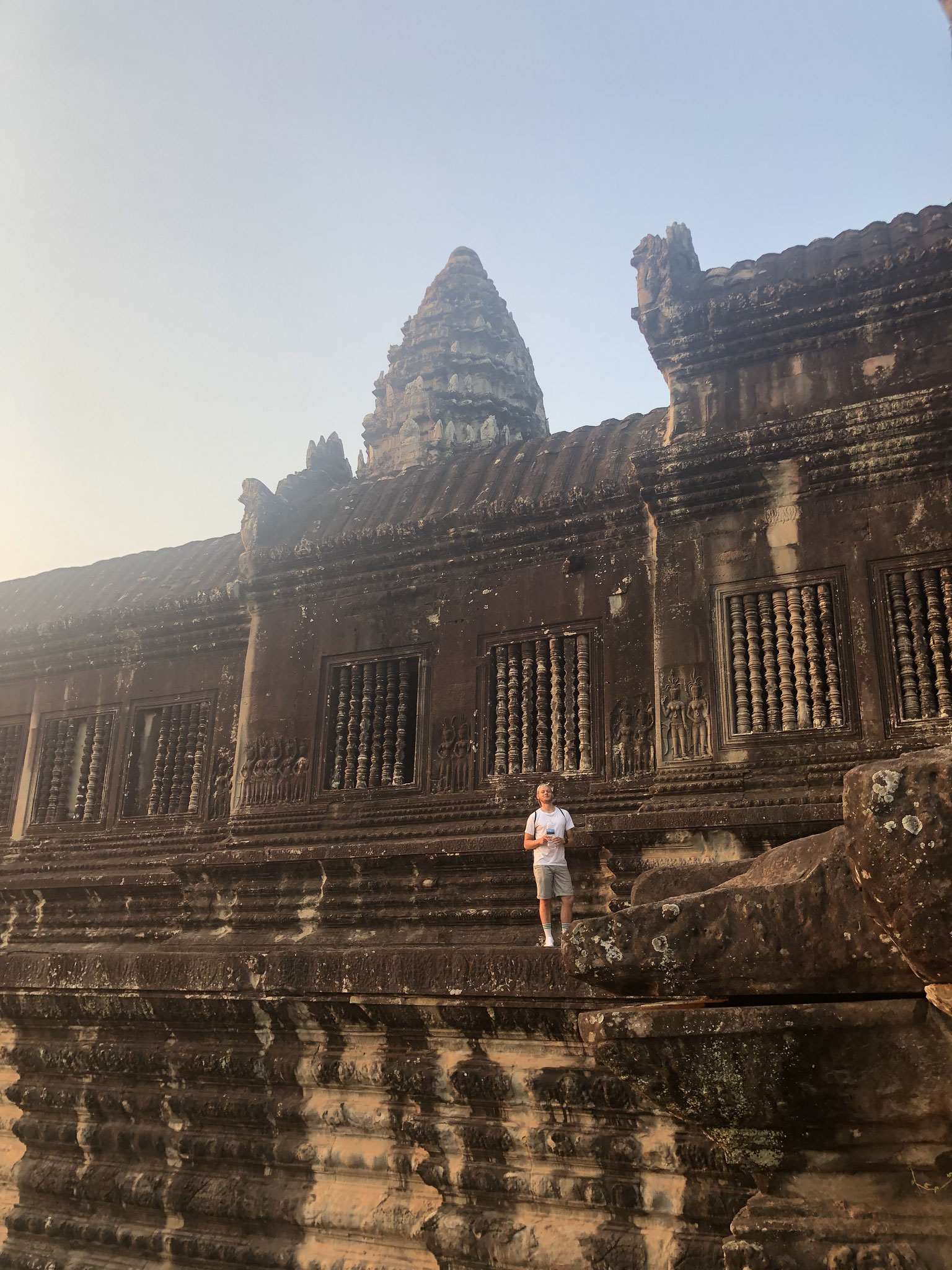 Kleiner Mann, großer Tempel. Angkor Wat
