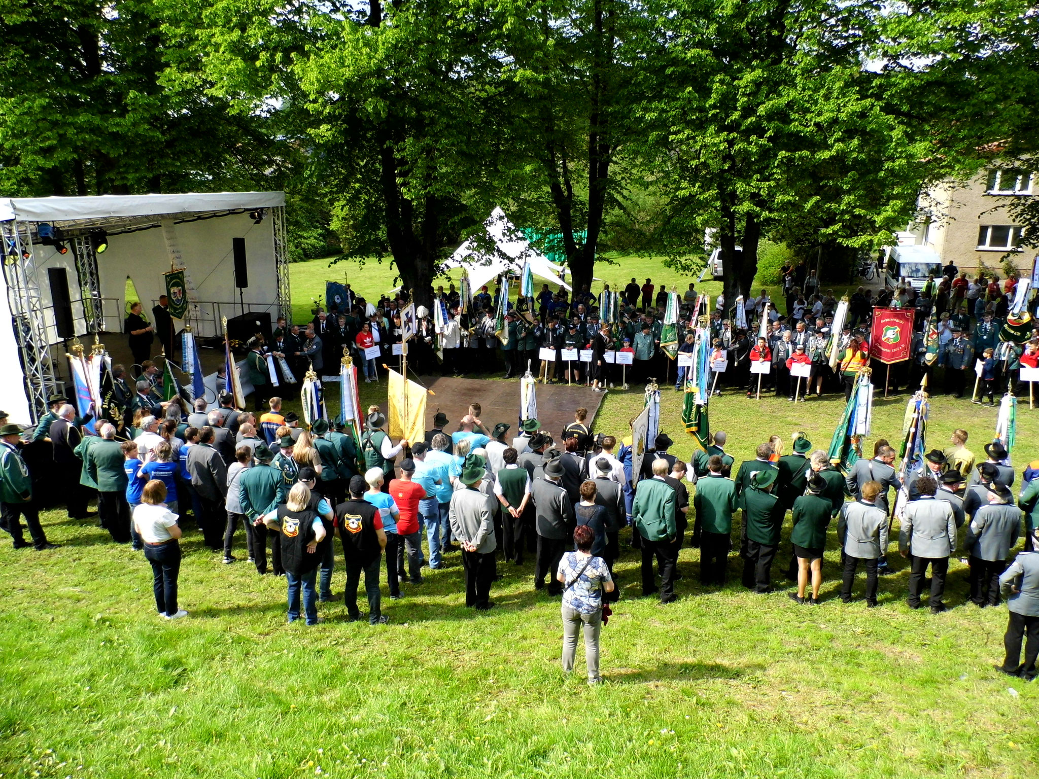 Aufstellen aller Vereine nach dem Schützenfestumzug