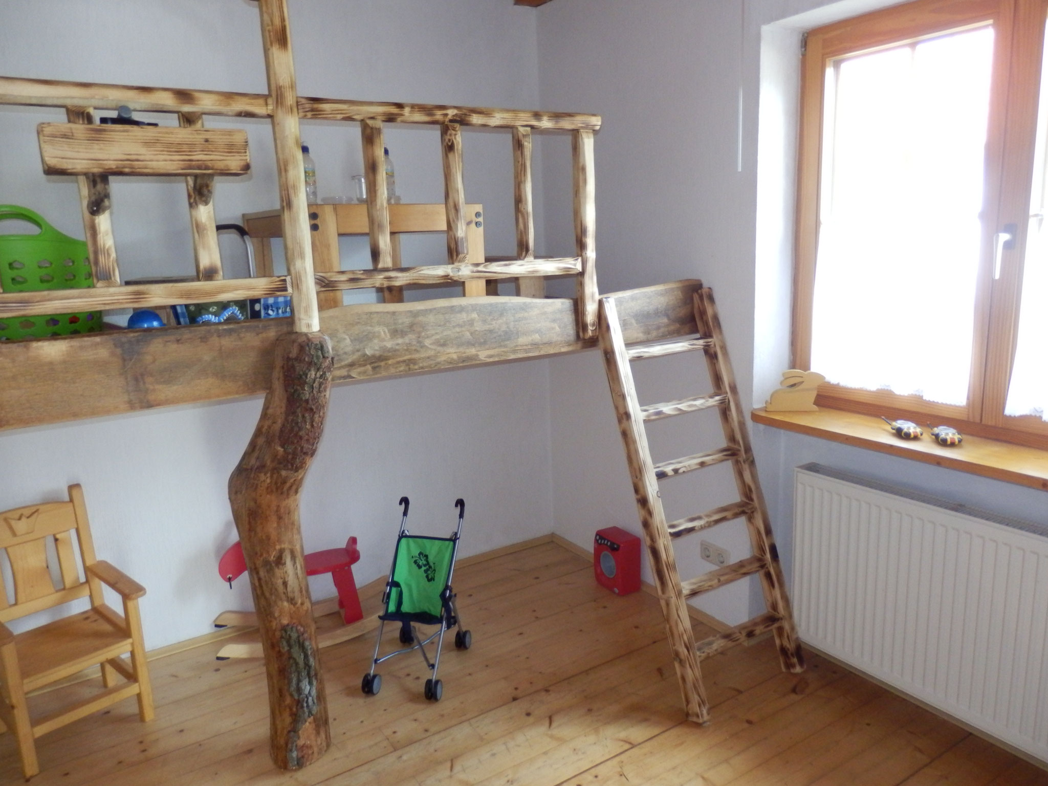 Rustikales hoch/palettenbett die holzscheune webseite von ... Gemütliches schlafzimmer