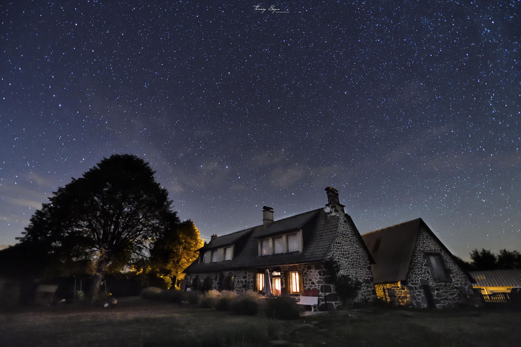 Photo de nuit du gîte prise par Thierry BAGUR