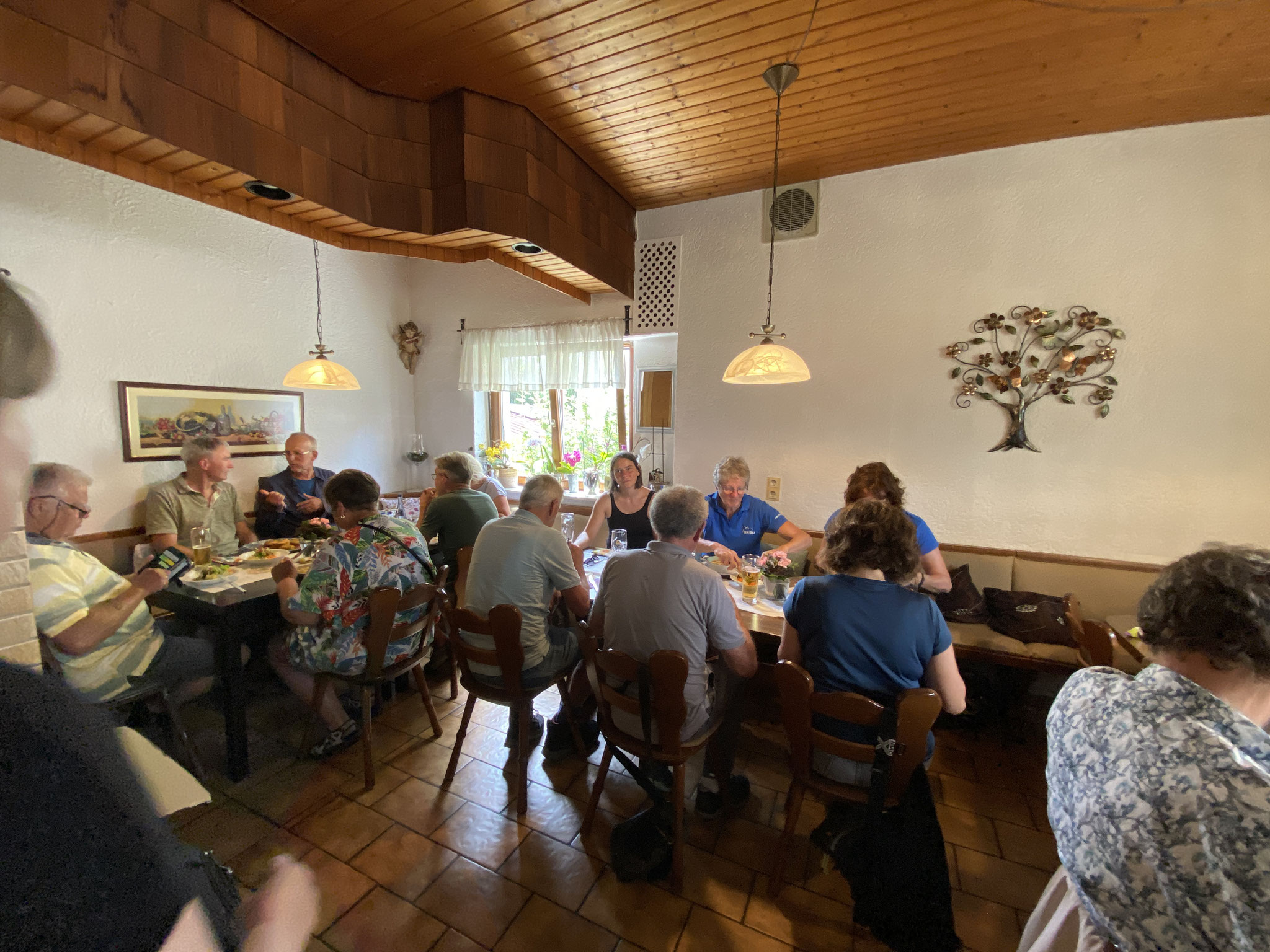 Mittagessen im Gasthaus Schützen in Münsingen-Auingen. Foto: NABU/T. Ayoub
