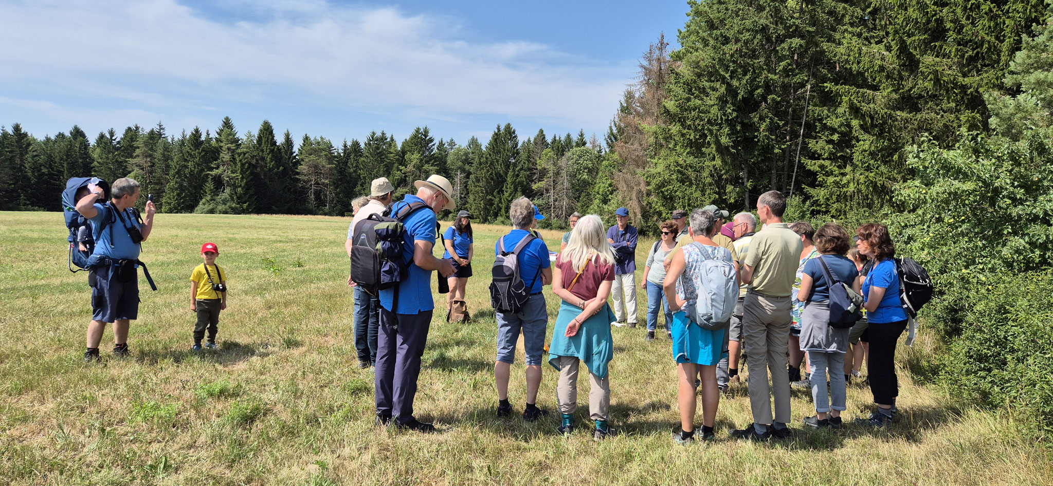 Am NABU-Stiftungswald „Gleinsgelesberg“. - Foto: NABU/J. Flohr