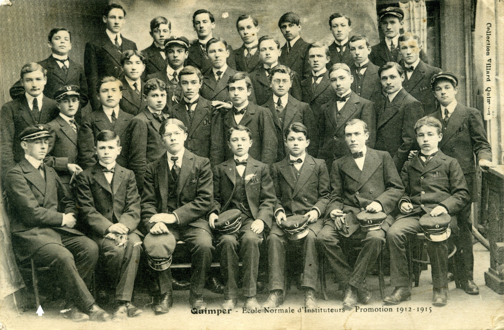 Quimper (Finistère), école normale d'instituteurs, promotion 1912-1915 : assis à gauche Francis COQUIL.