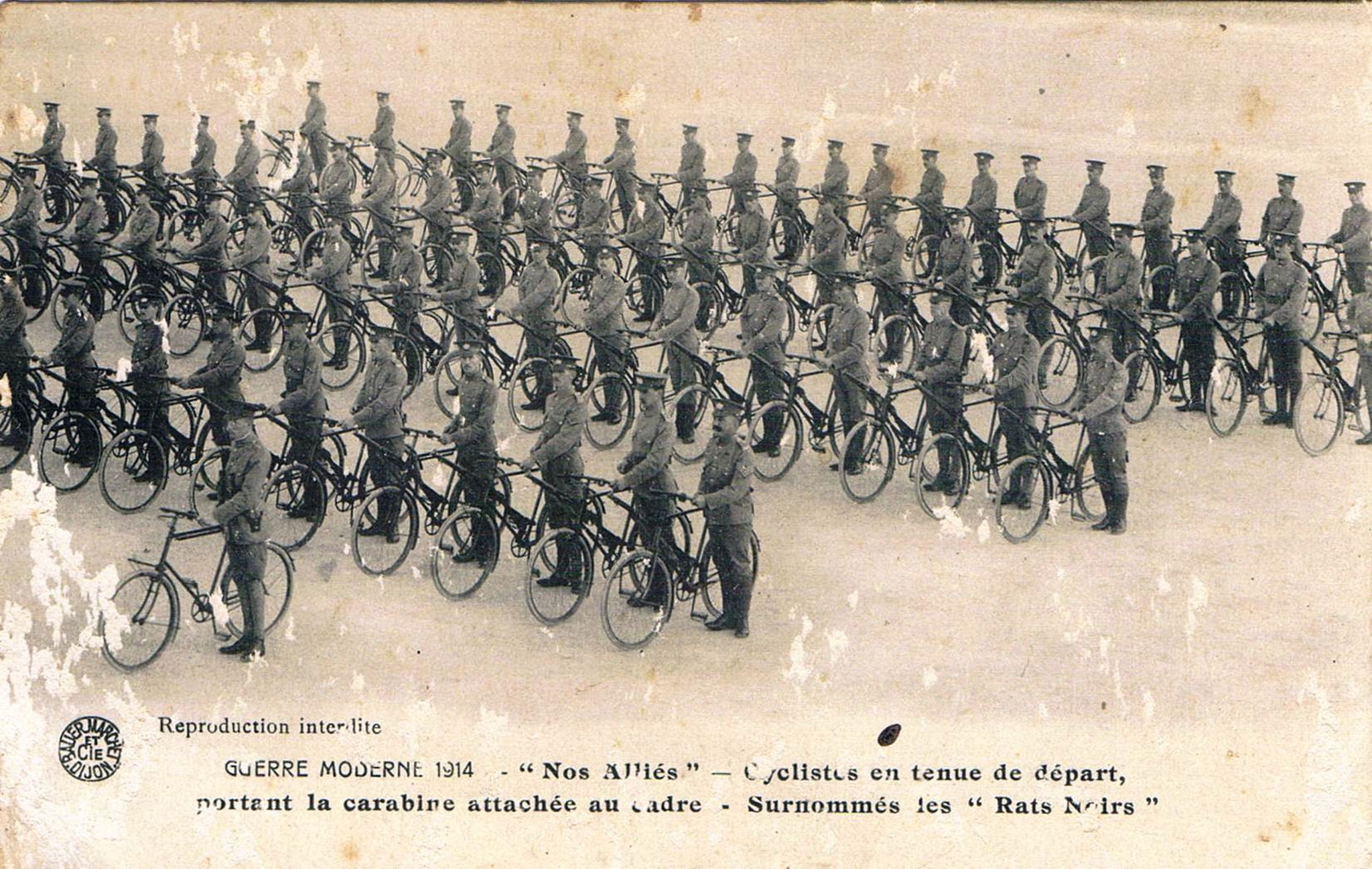 Cyclistes en tenue de départ