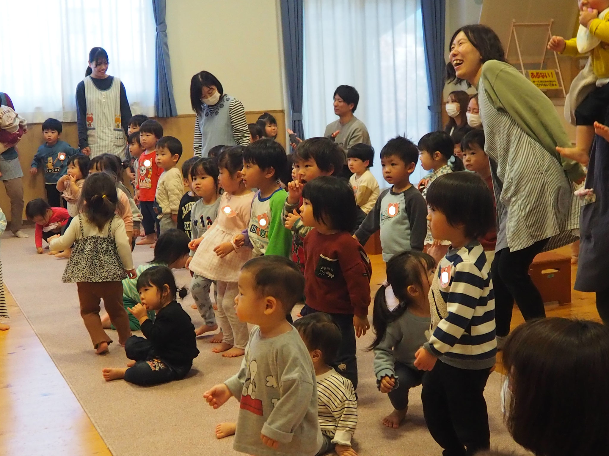 ぼよよん行進曲の歌に合わせてレッツダンス！