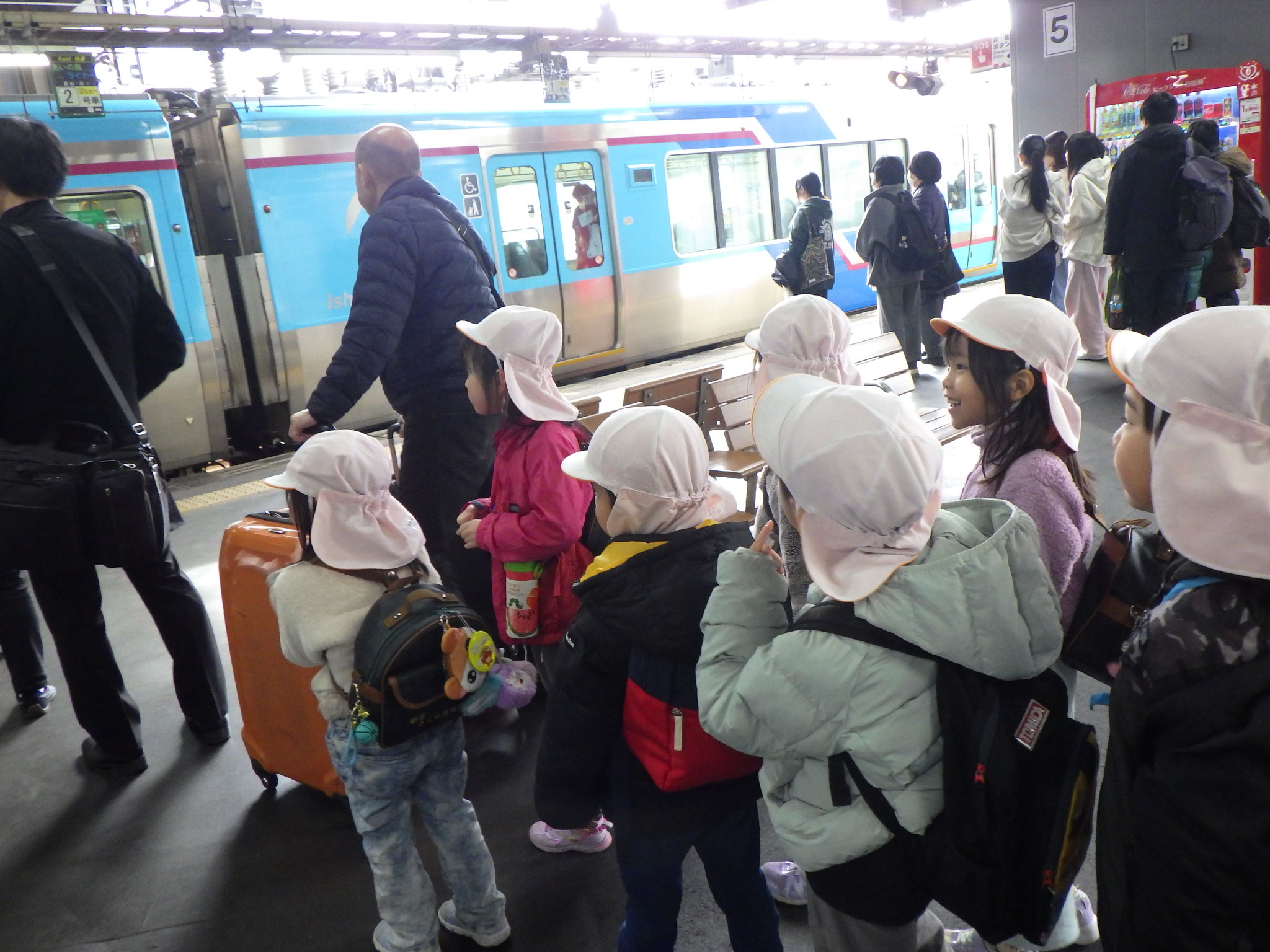 あいの風とやま鉄道に乗って富山駅へ出発。
