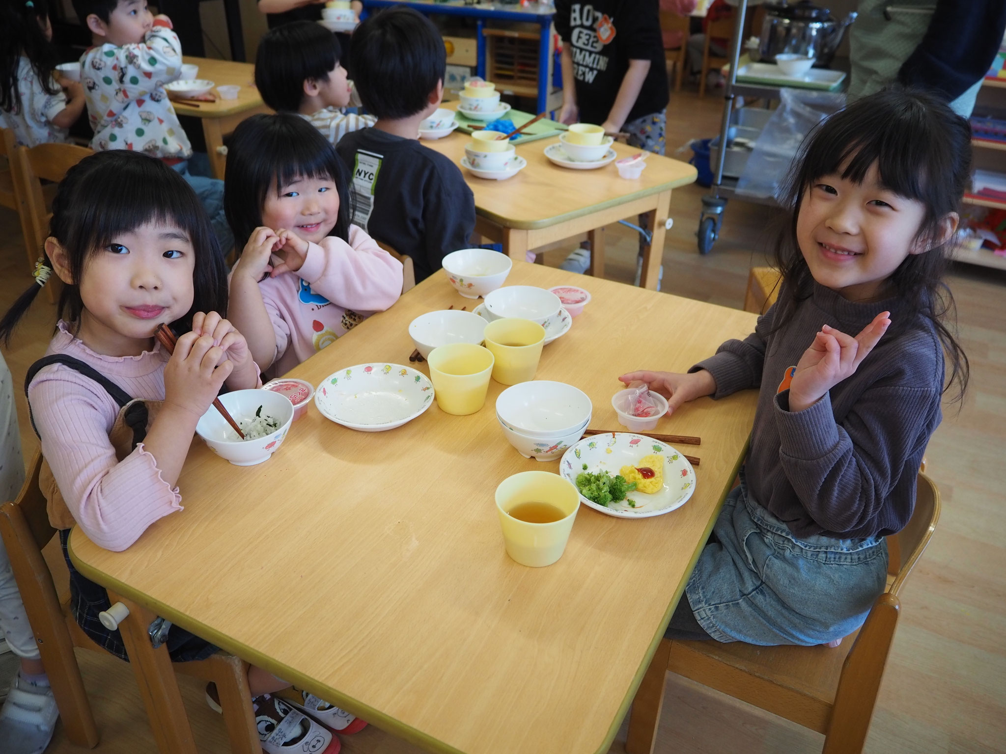 給食いただきます。