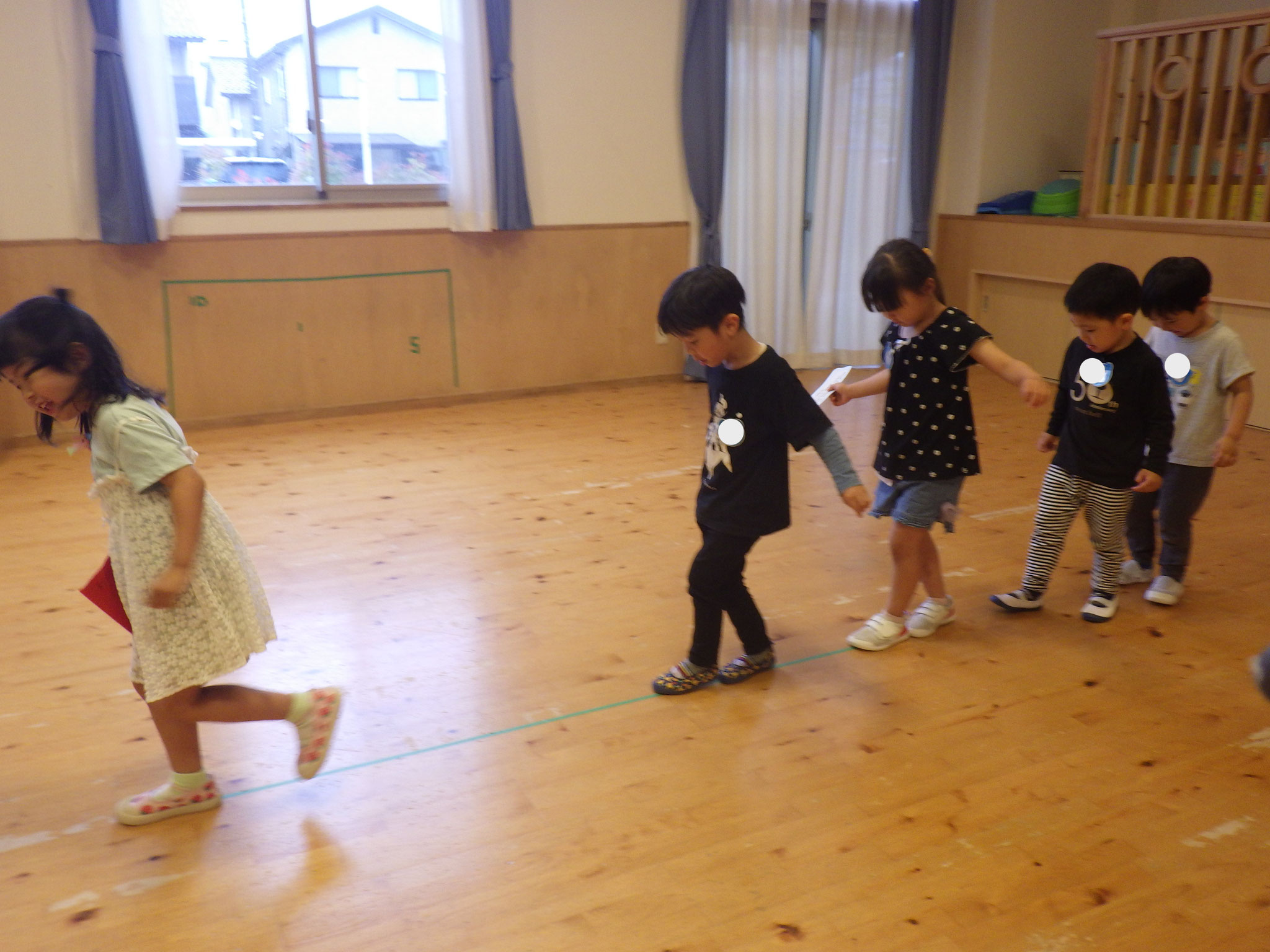 落ちないようにそーっと渡ろう。