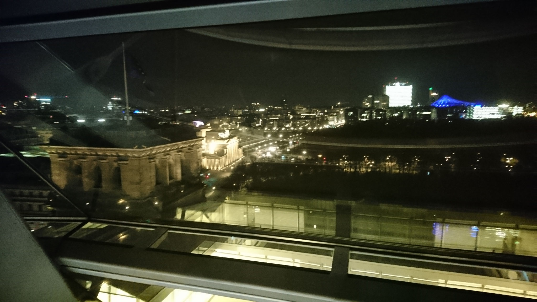 Nächtliche Aussicht von der Kuppel des Deutschen Bundestags aus
