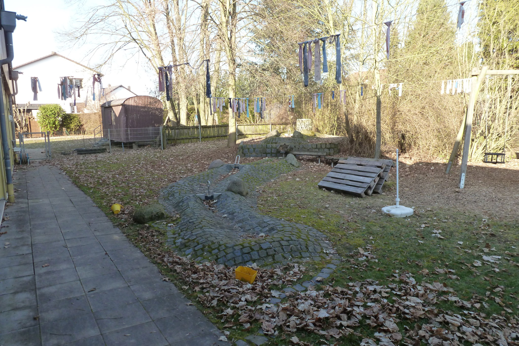 Außen - Kindergarten Lindheim "Abenteuerland"