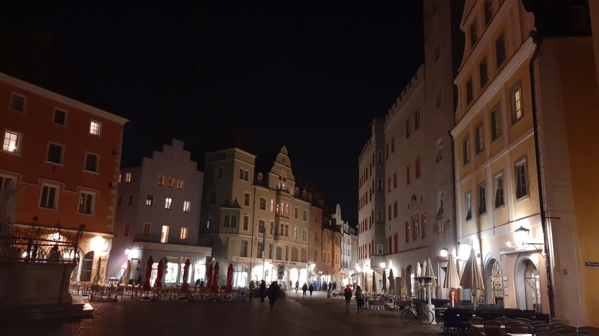 Nach der Lesung: Haidplatz bei Nacht