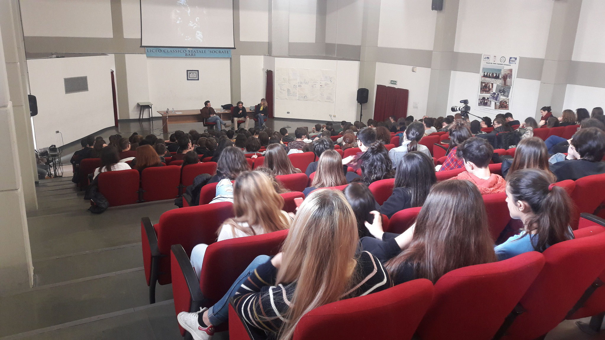 Vittorio V. Alberti con "Pane sporco" con gli studenti del Liceo Socrate, dell'Istituto Cirillo e dell'Istituto Romanazzi. Modera: Francesco Minervini