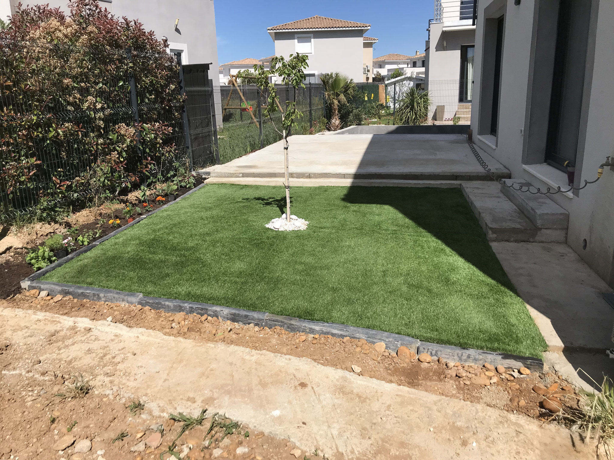 Gazon synthétique GARD ménage Montpellier, Vergèze