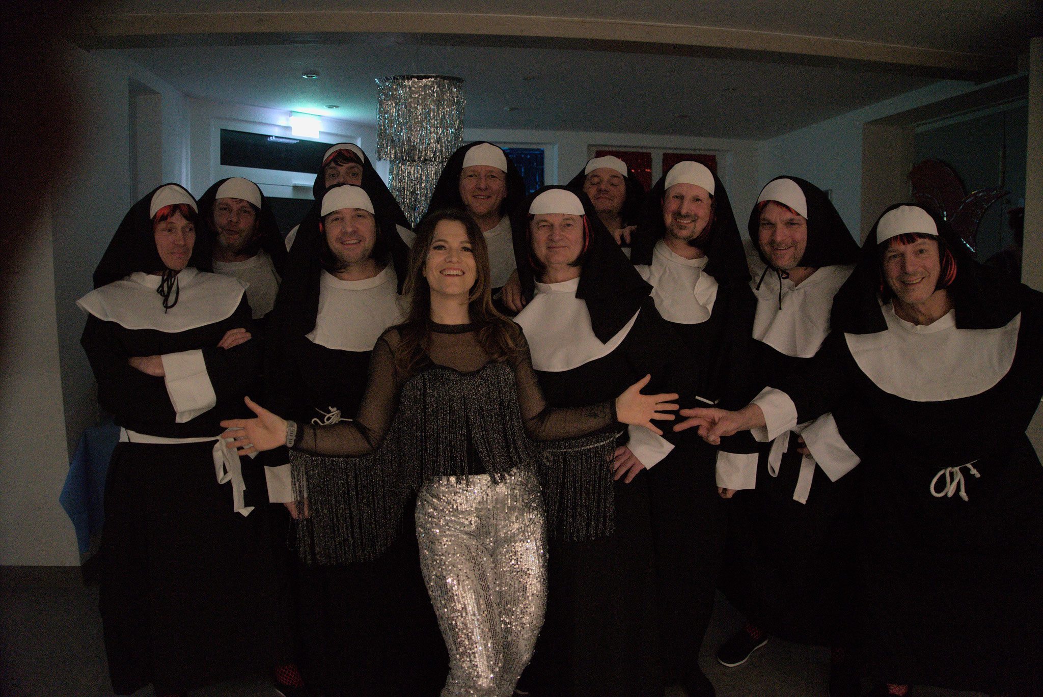 Unser braves Männerballett vor dem Auftritt...