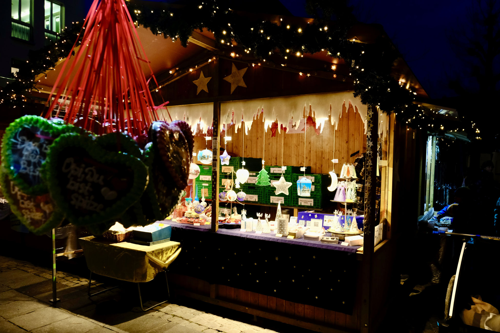  Böhmischer Weihnachts- und Dekorationsschmuck aus Glas (Vladimir Daniel): Häuschen Nummer 20. – Bild: Hans-Peter Rub 