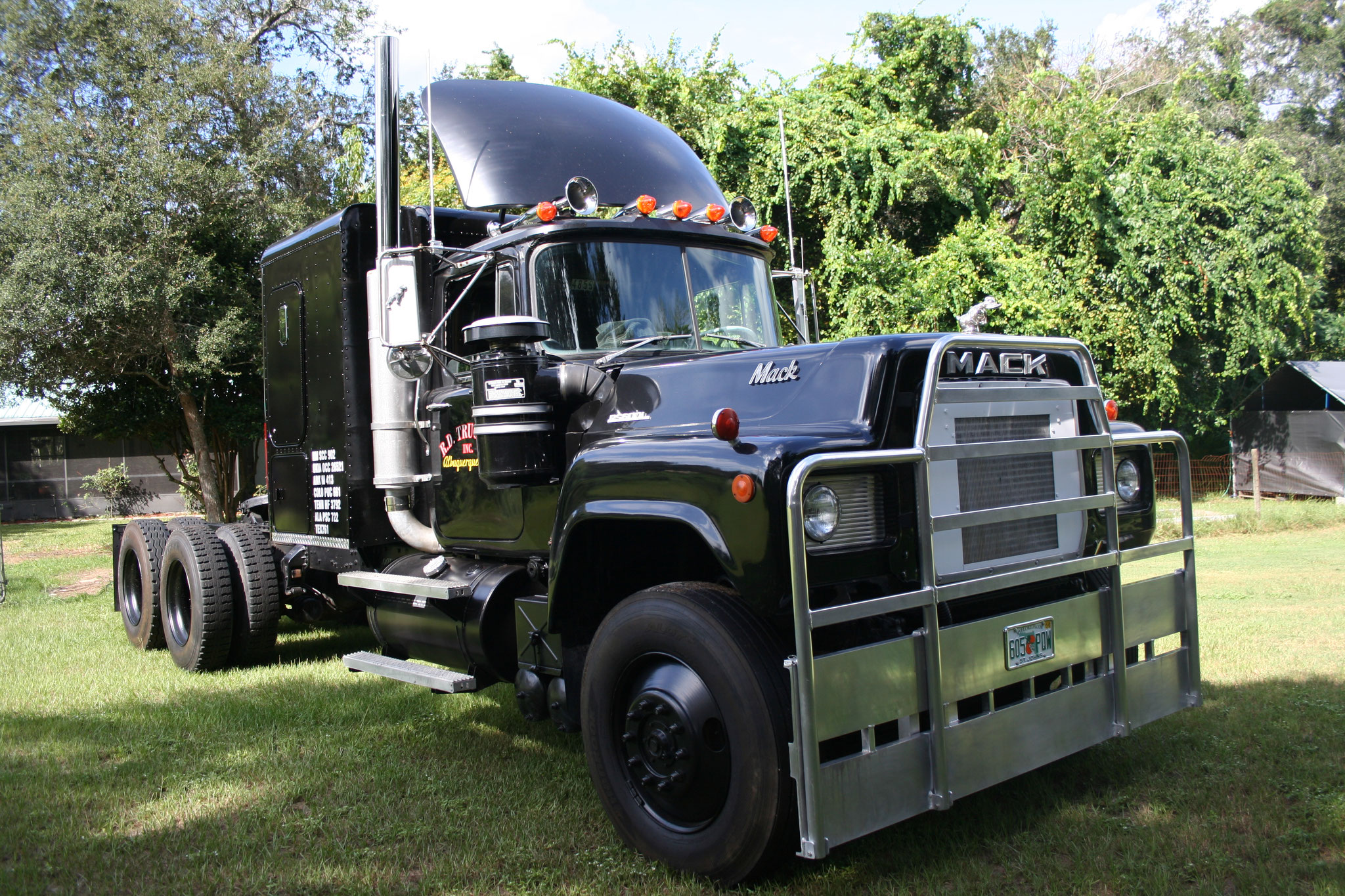 1977 Mack Truck RS712LST