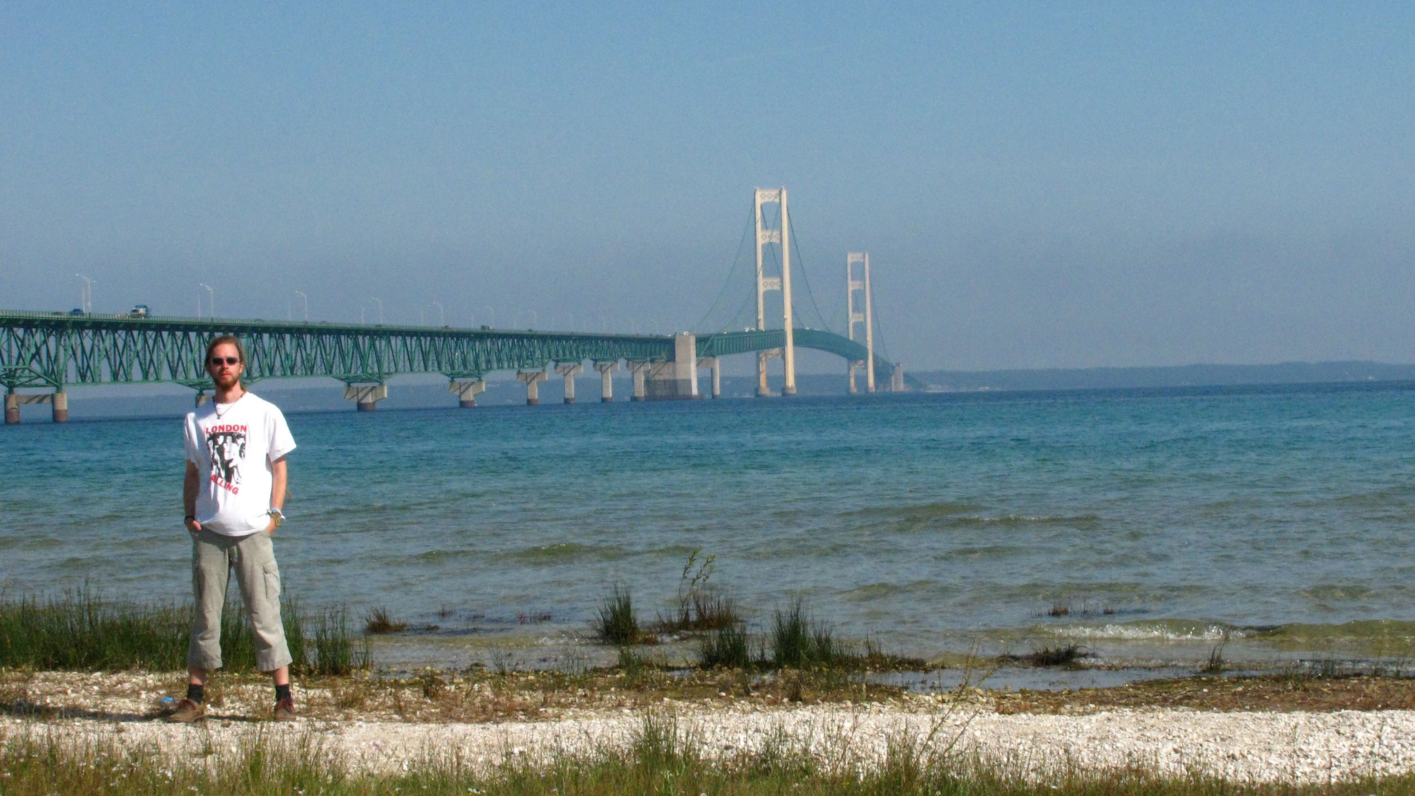 Die Mackinac Bridge über den Wasserweg zwischen Lake Michigan und Lake Huron 2009