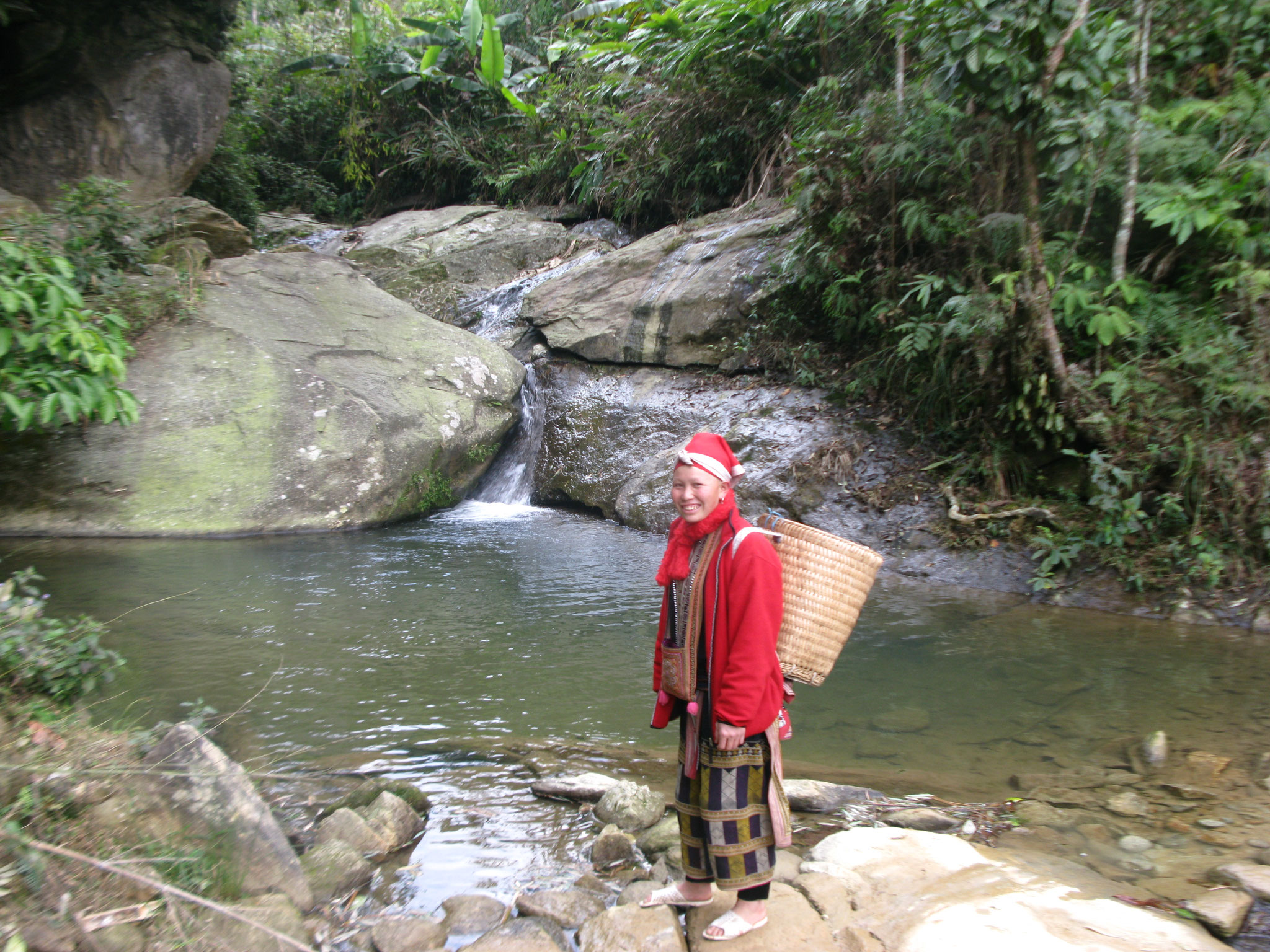 La cascade située avant le gîte.