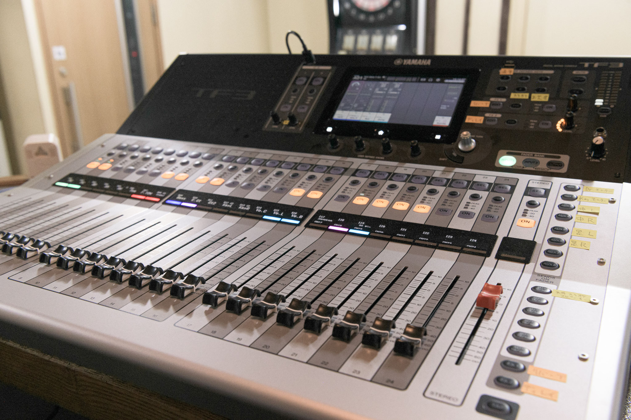 メインミキサー(YAMAHA TF3)