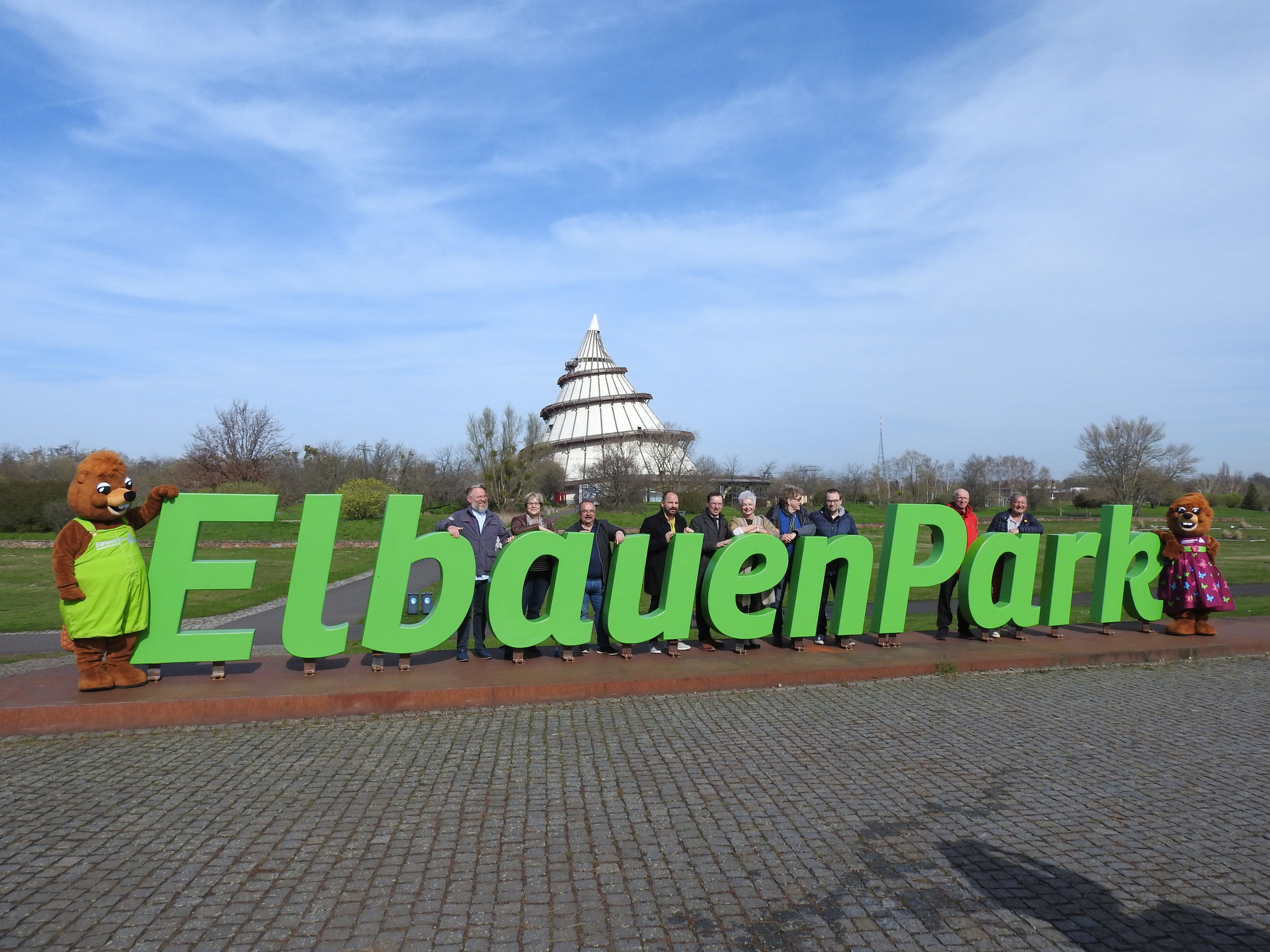 Neben der Enthüllung Pittiplatschs wurde auch der neue "ElbauenPark"-Schriftzug im Park offiziell eingeweiht