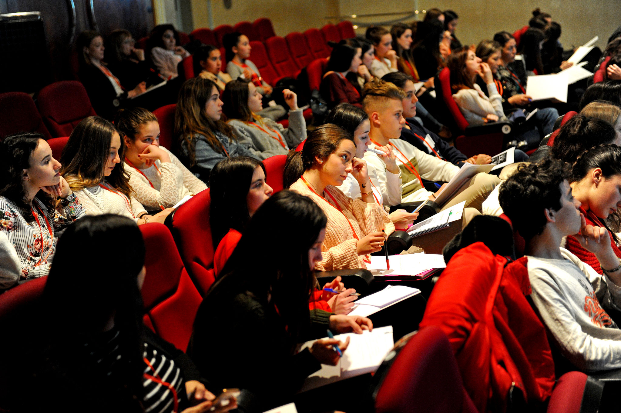 Alumnas y alumnos de Dantea en de las conferencias