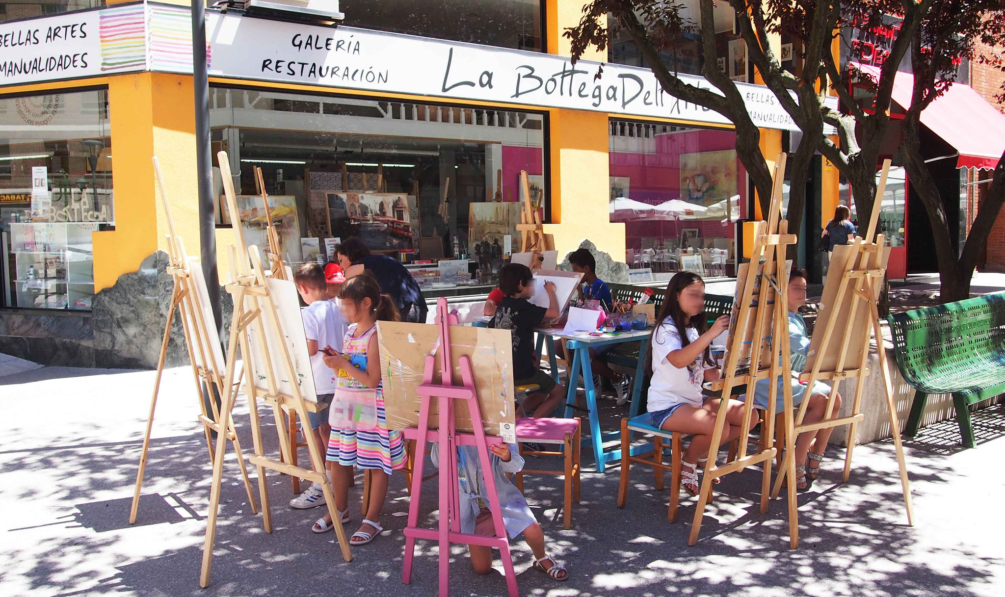 TALLER DE MANUALIDADES Y RESTAURACIÓN PARA ADULTOS