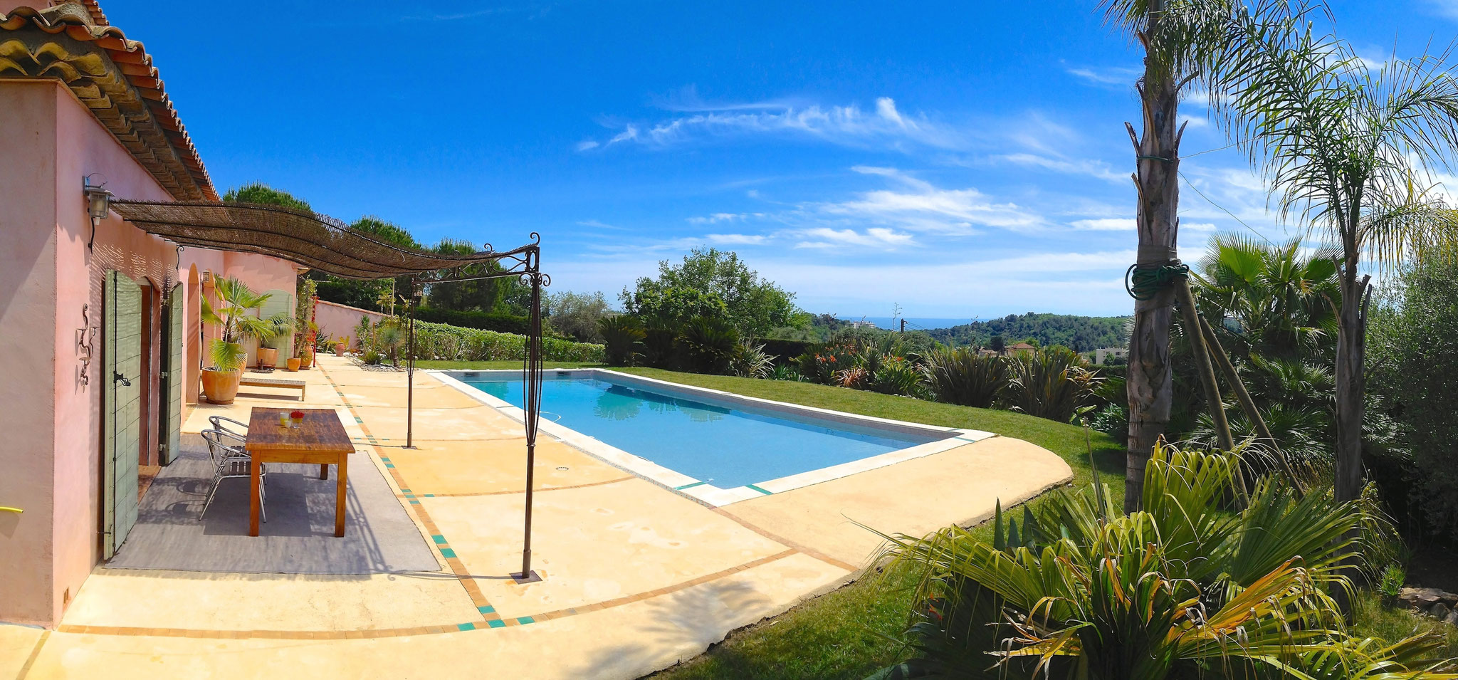 terrasse piscine location saisoniere villa maison vacance alpes maritimes france vence antibes nice cannes