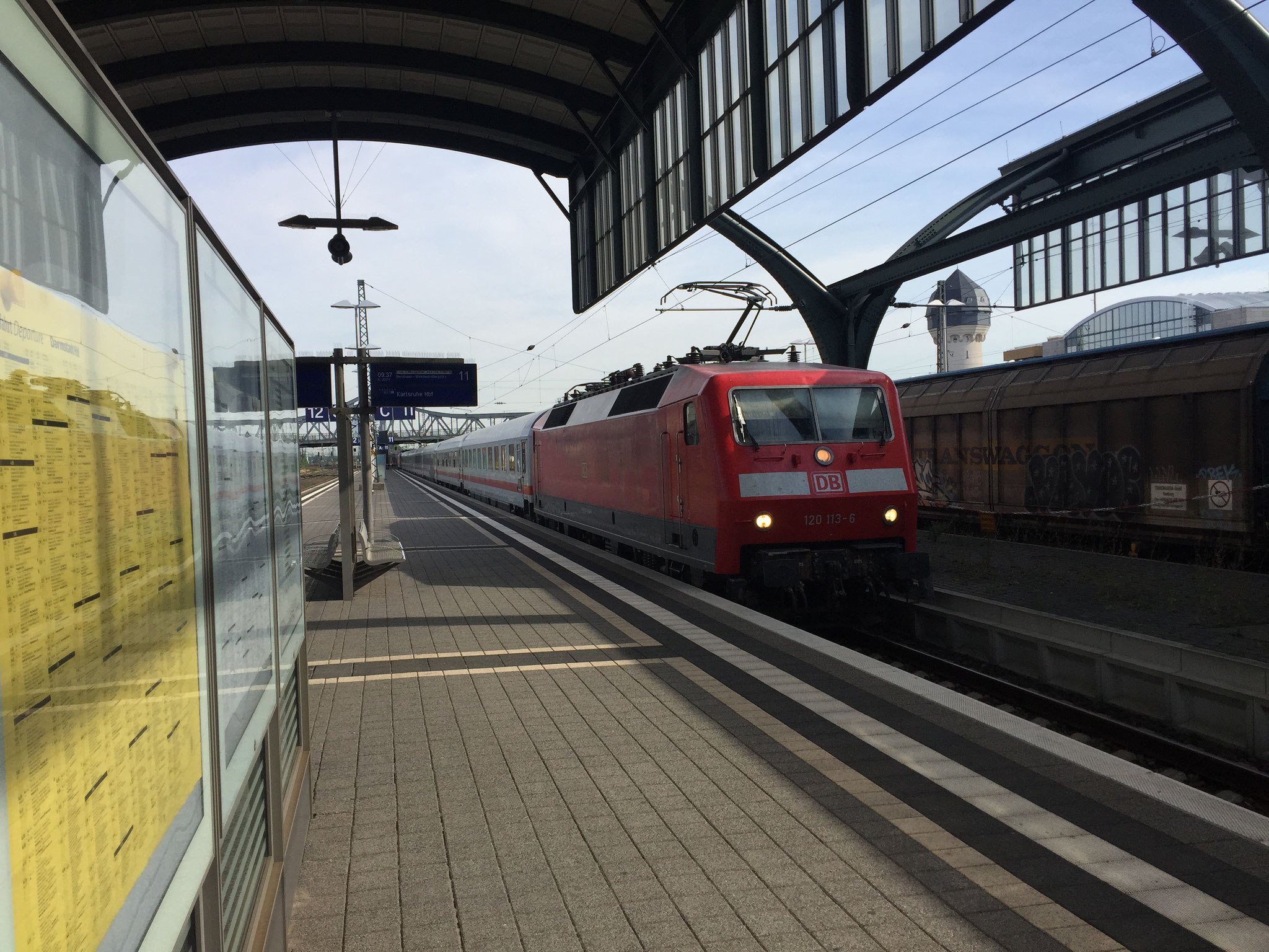 Zug kommt