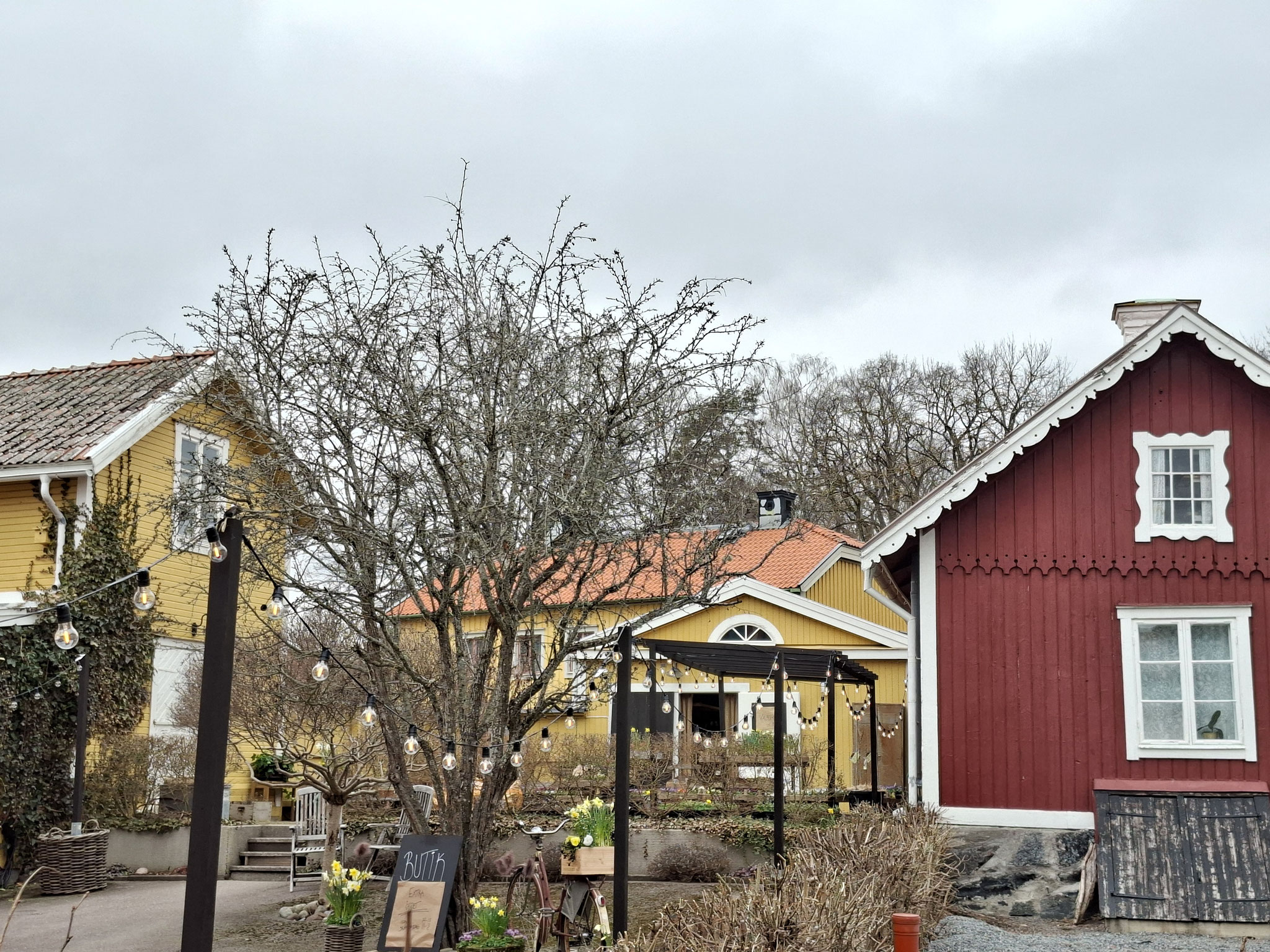 Typische schwedische Häuser in einer der ältesten Städte Schwedens, Sigtuna