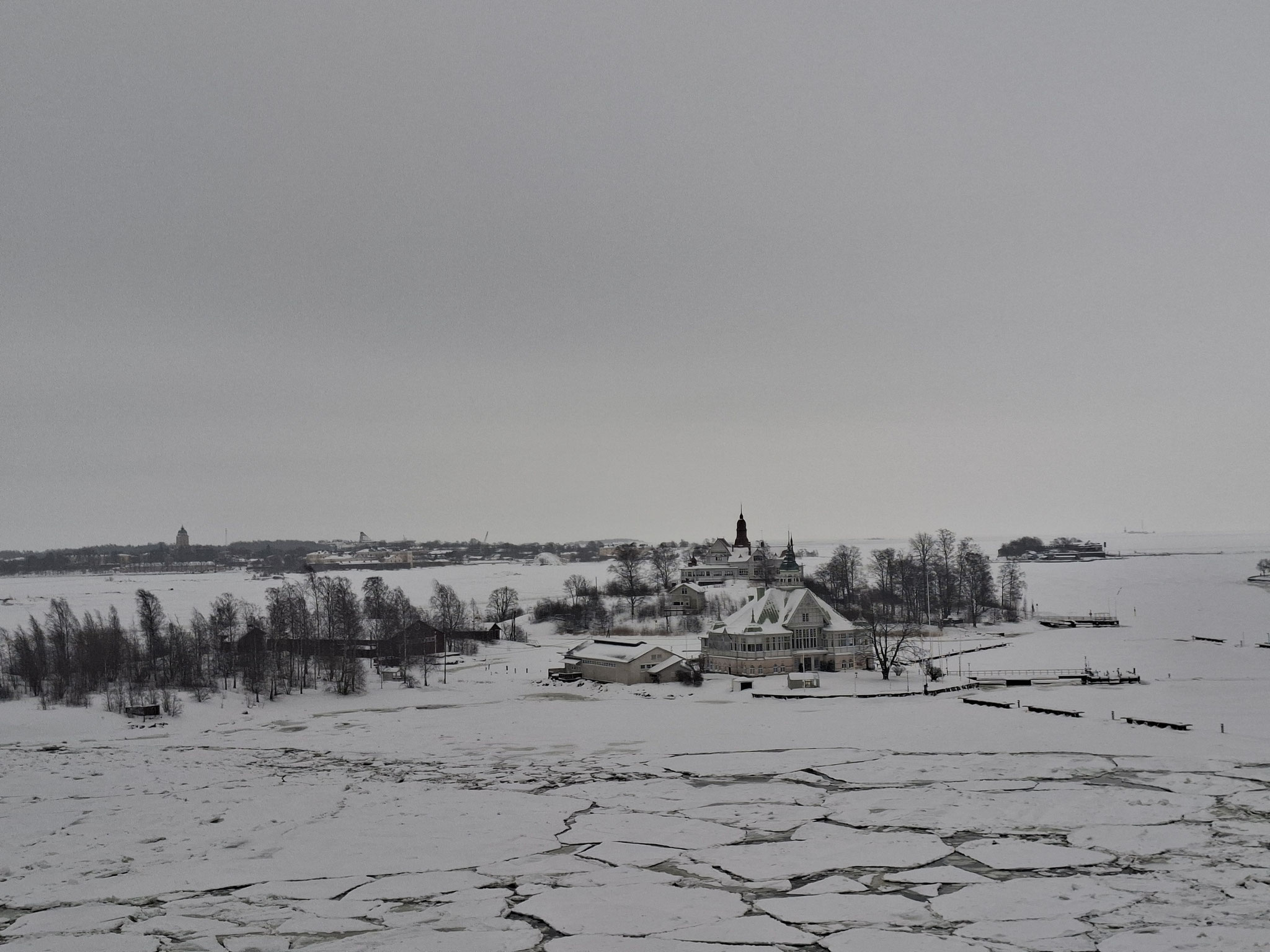 Ausblick auf eine Insel vor Helsinki.