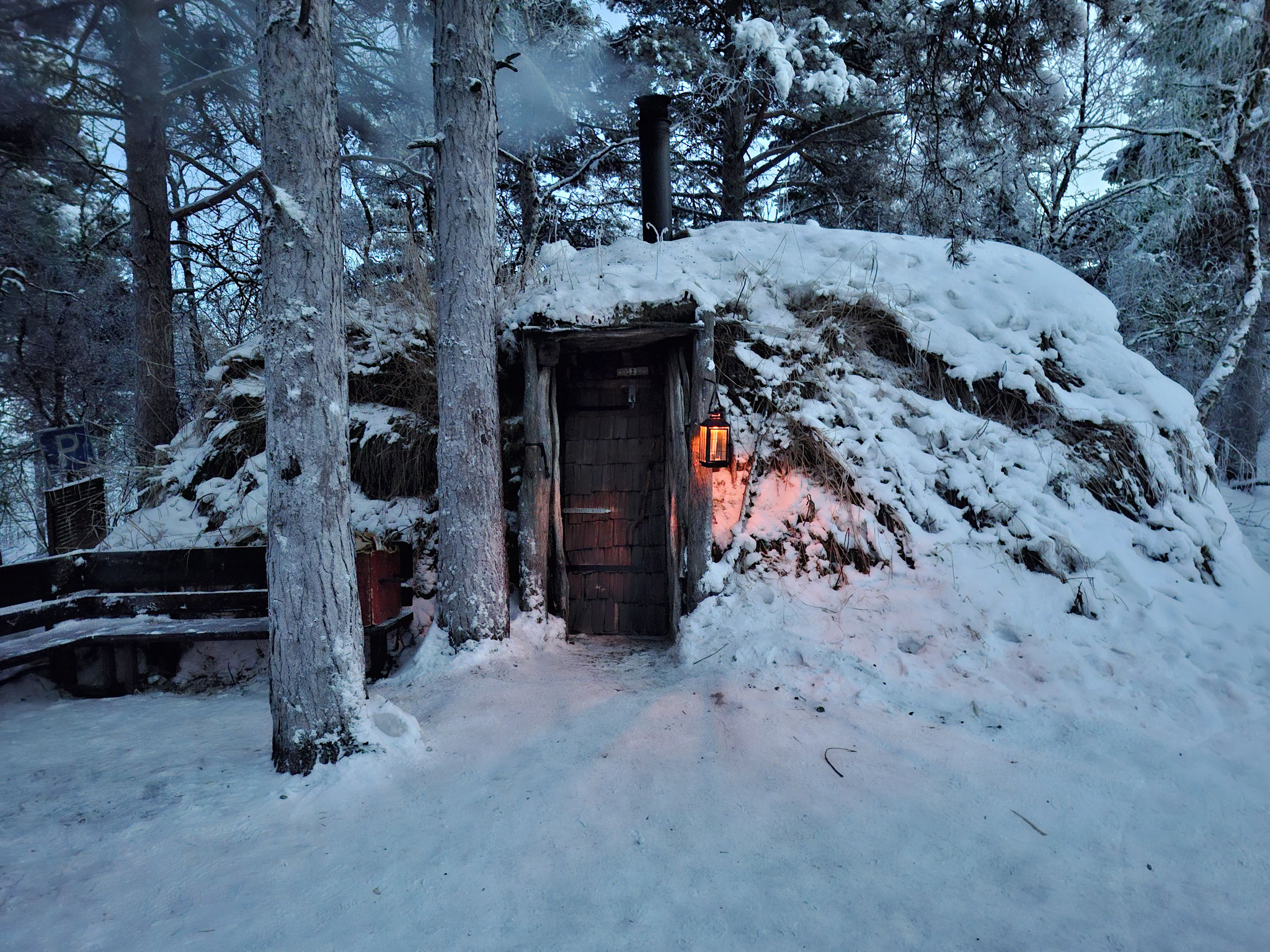Unsere Unterkunft in Kiruna, eine einfache Strohhütte.