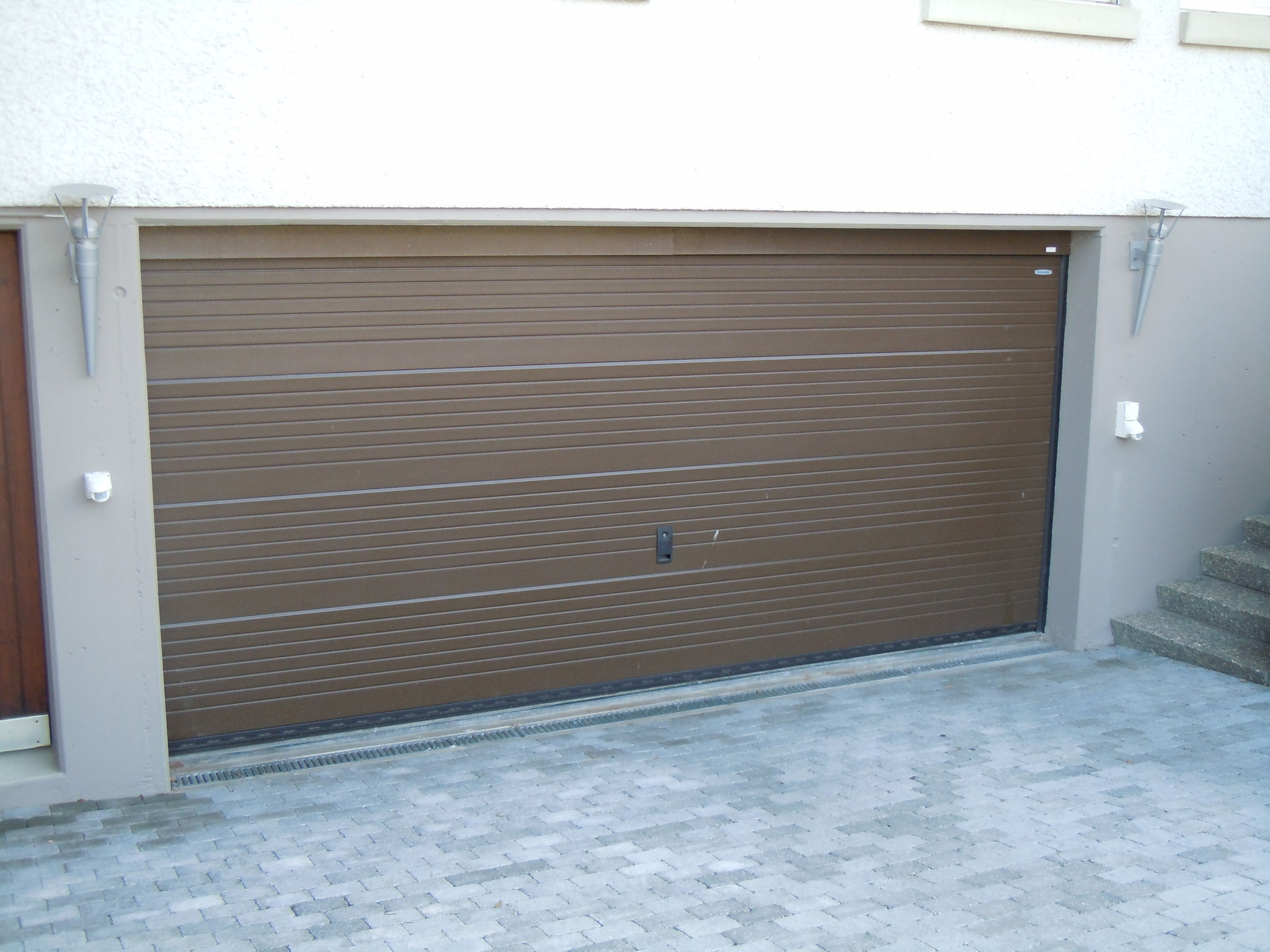 Montage Garagentor von Novoferm - Herrmann GmbH Zäziwil Metallbau und Landmaschinen