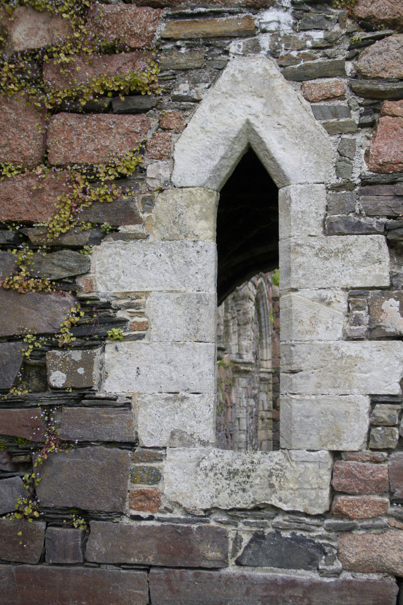 Durchblicke bei einer Kirchenruine