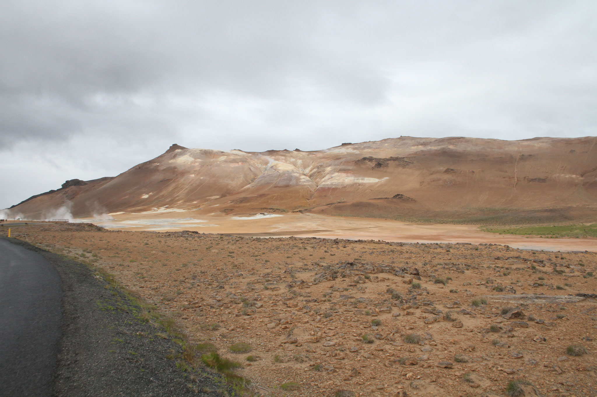 Zum Schluss noch einige landschaftliche Impressionen: Island ist mancherorts vulkanisch geprägt.