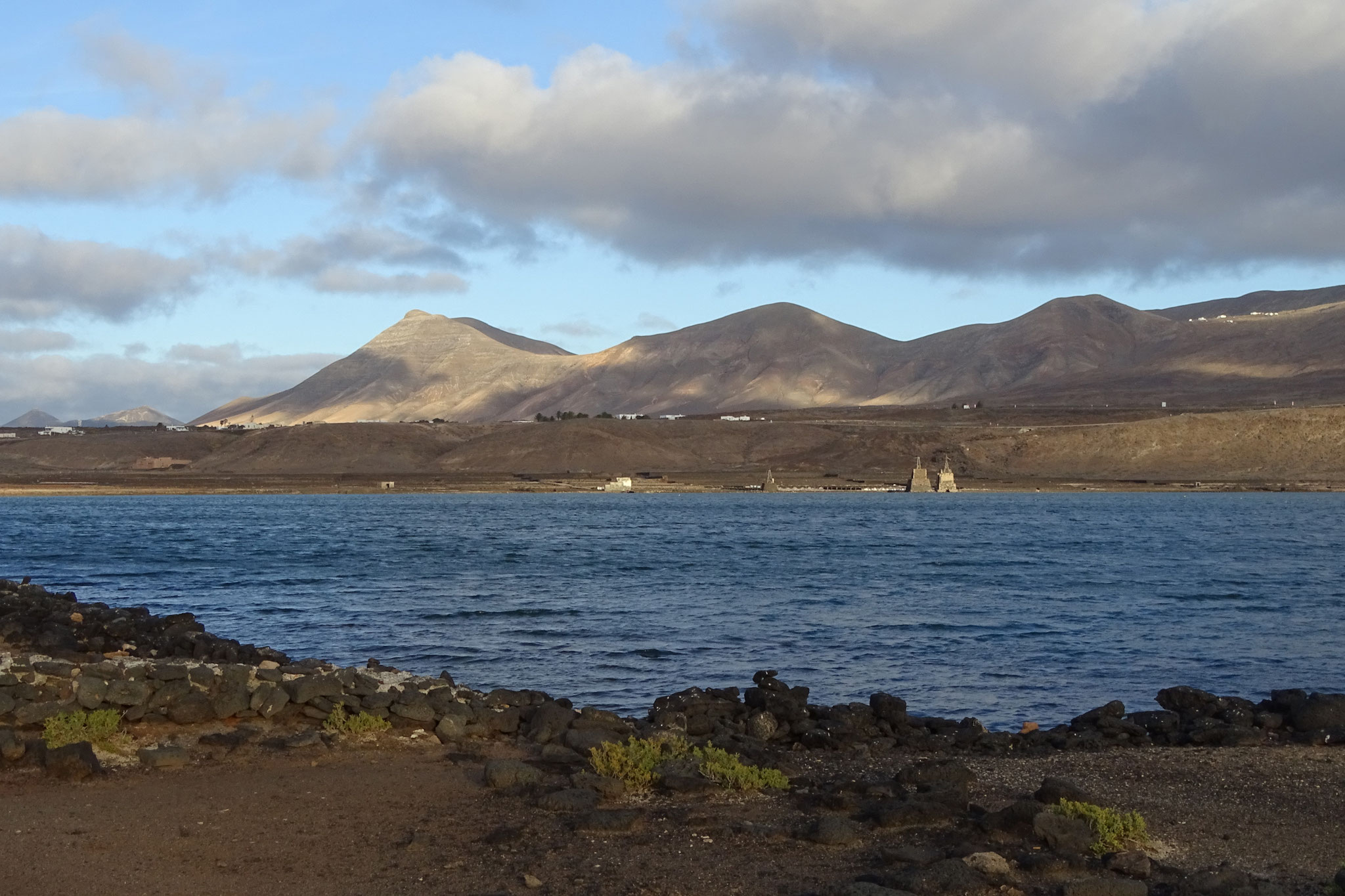 Am 8. und 9. Februar machten wir einen zweitägigen Ausflug per Autofähre zur Nachbarinsel Lanzarote
