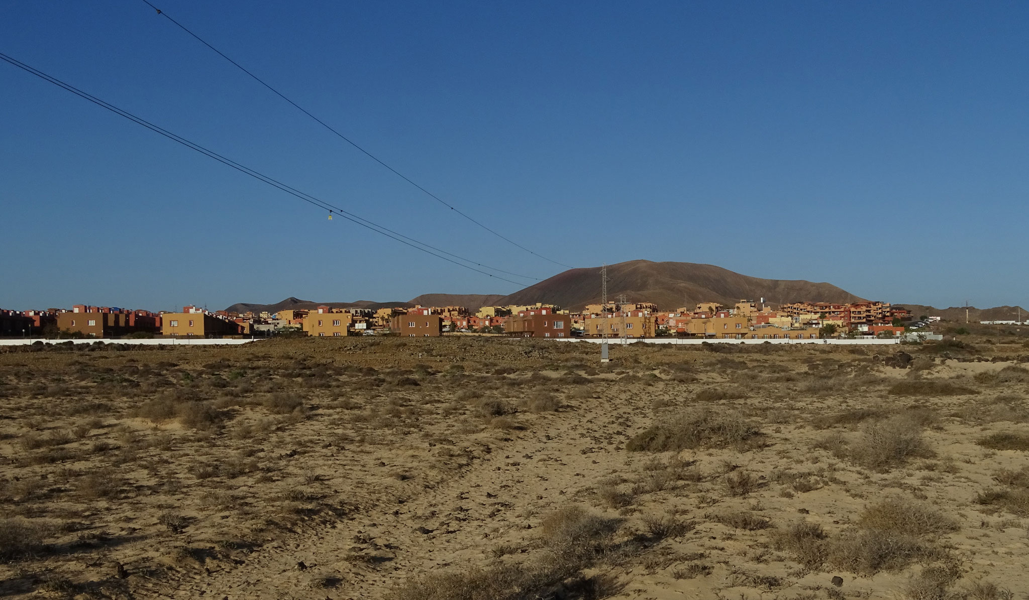 Wir logieren dieses Mal im Norden der Insel in einem Ferienhaus in Mirador de las Dunas südlich von Corralejo