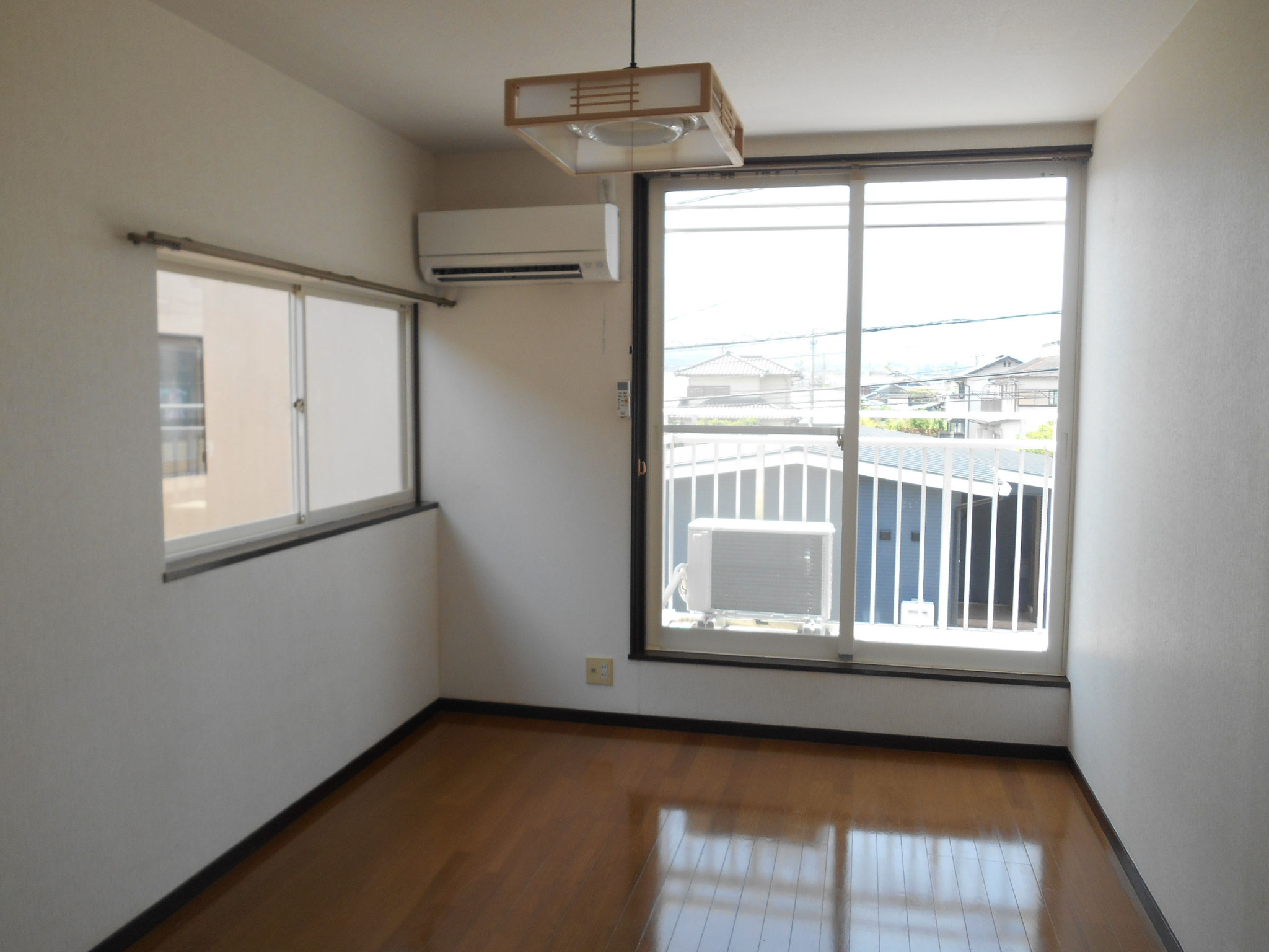 室内　エアコンあります