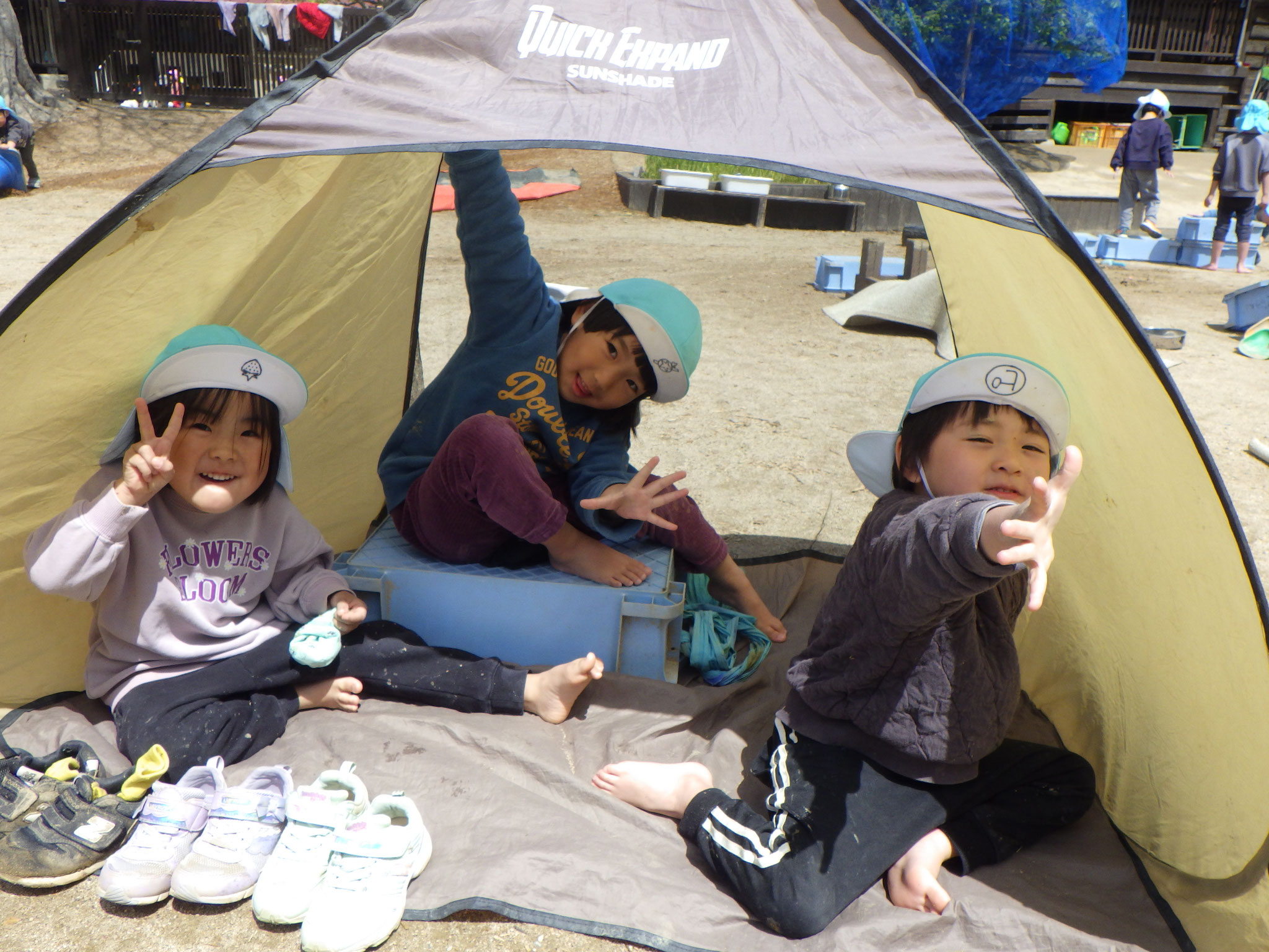 テントでおうちごっこ！！気持ちいい～！！